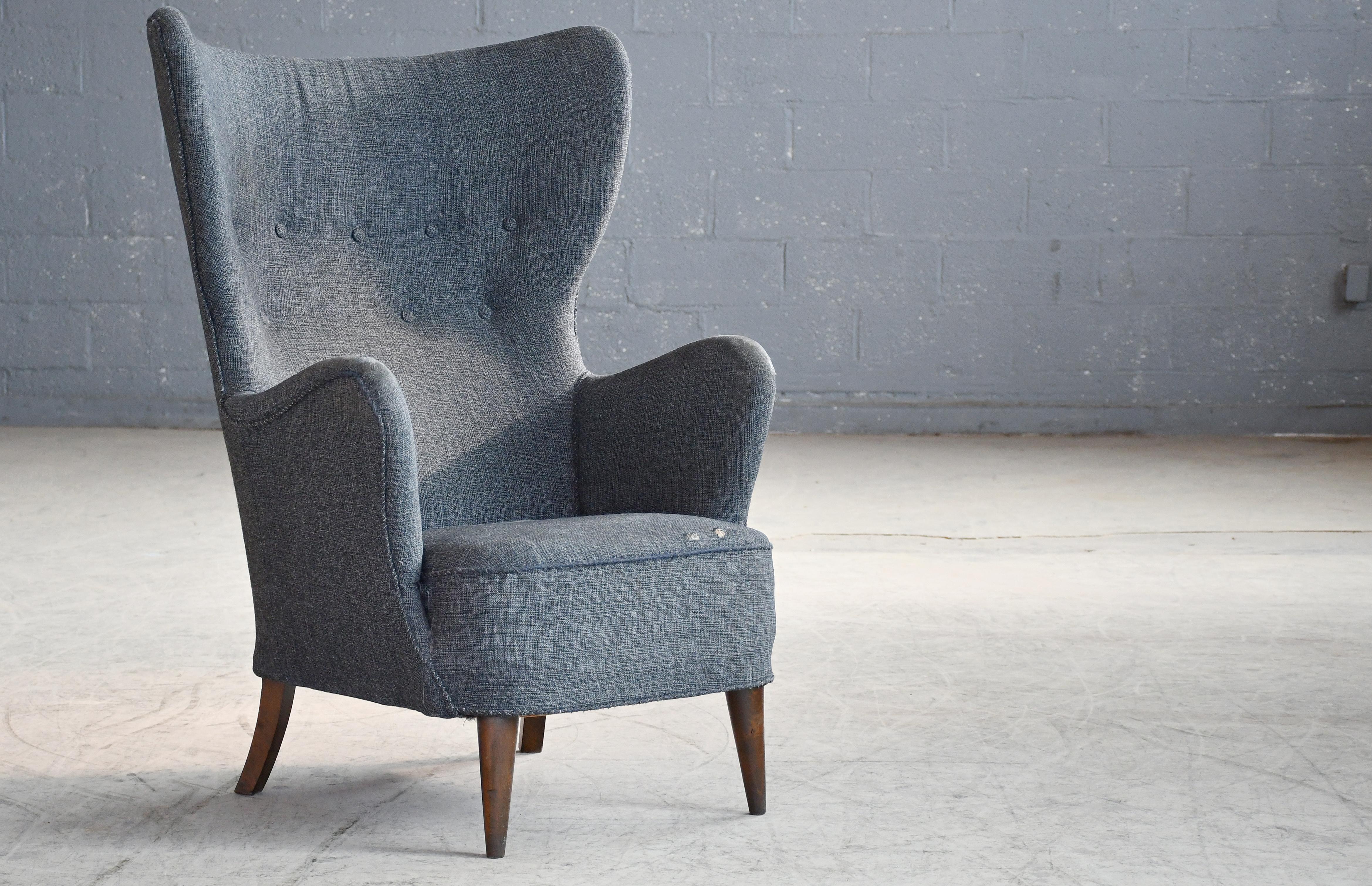 Scandinavian Modern Danish Midcentury Wingback Lounge Chair Attributed to Fritz Hansen For Sale