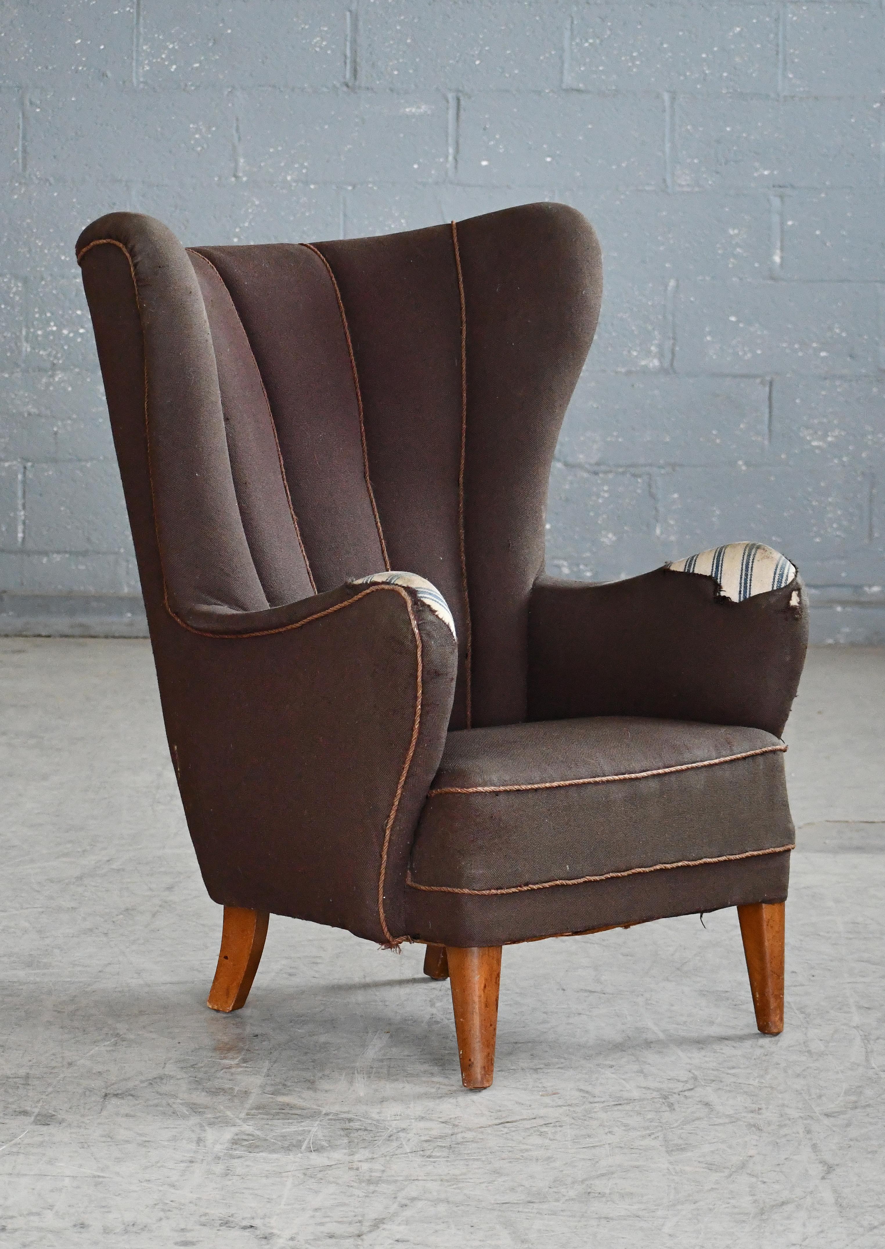 Scandinave moderne Chaise longue danoise à dossier Wingback du milieu du siècle, attribuée à Fritz Hansen V.I.I. en vente
