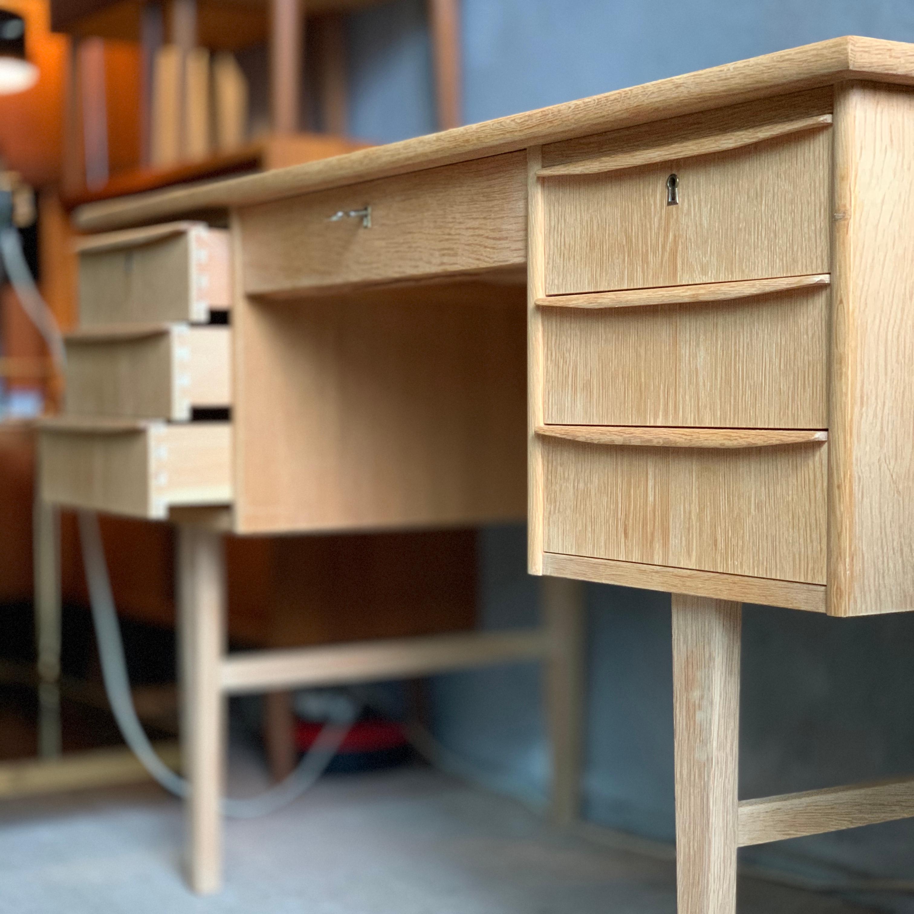 This is a high quality writing desk designed and manufactured in Denmark in the 1960s.
The cabinetmaker has used the type of oak called pendunculate which gives the table unique simplicity and softness. The table seem almost as new but still shares