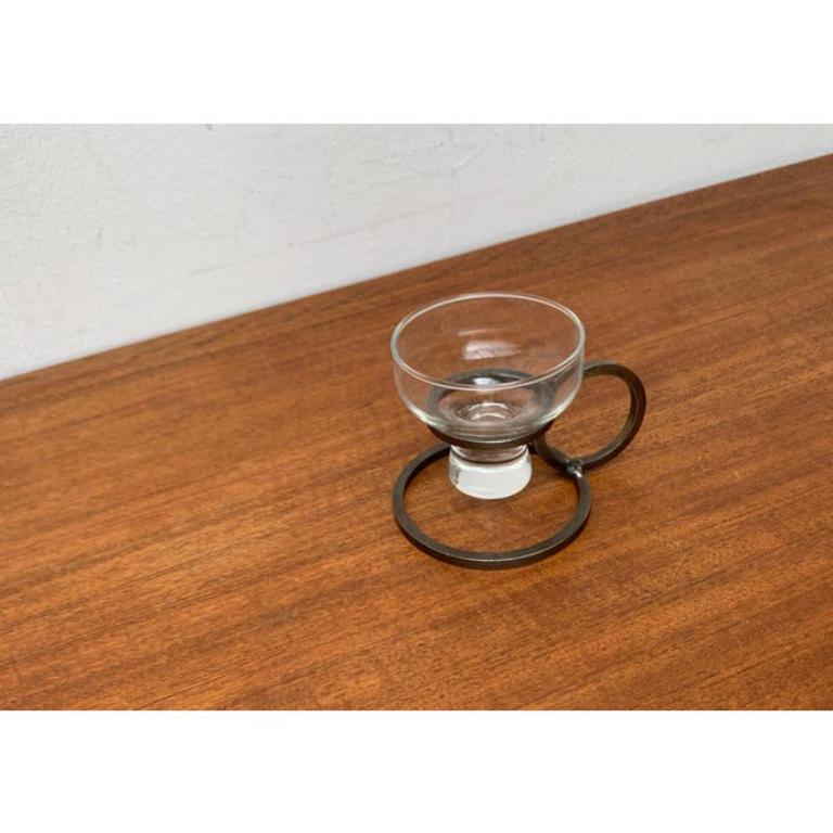 Dänischer minimalistischer dänischer Kerzenhalter aus Metall und Glas, 1960er Jahre im Angebot 2