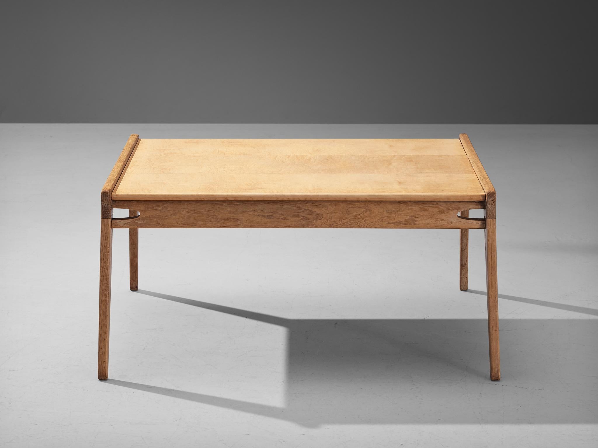 Danois Table basse minimaliste danoise en chêne et érable  en vente
