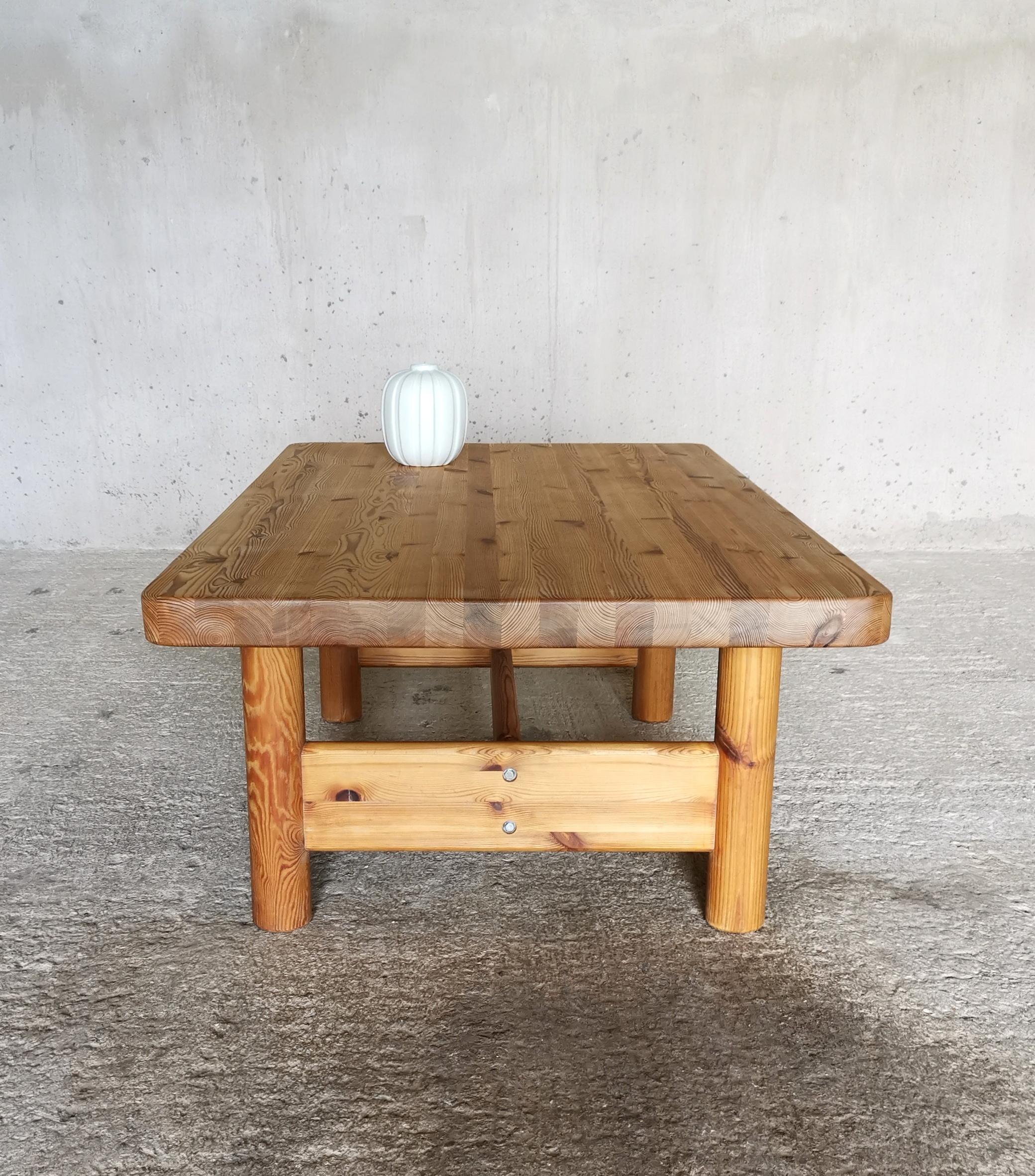 Danois Table basse minimaliste danoise en pin de l'Oregon massif. Friis & Moltke 1970 en vente
