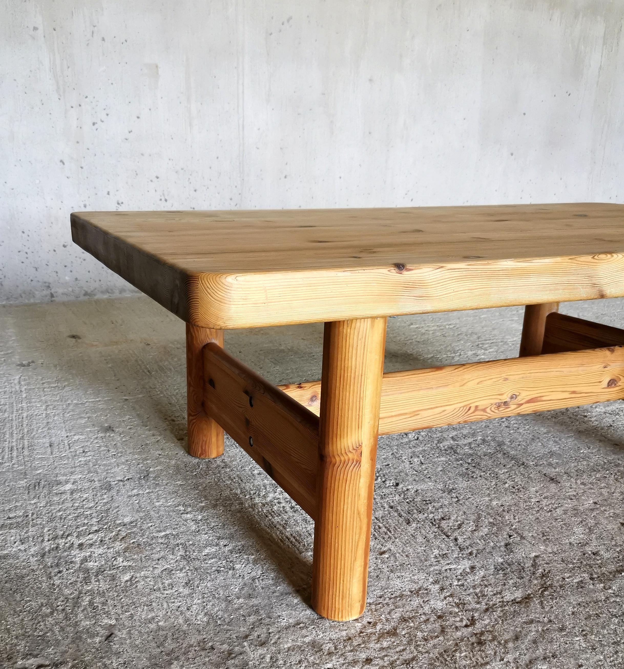 Table basse minimaliste danoise en pin de l'Oregon massif. Friis & Moltke 1970 en vente 1
