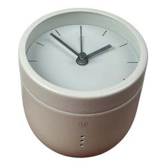 Sveglia minimalista danese Norm Tumbler di Norm Architects per Menu