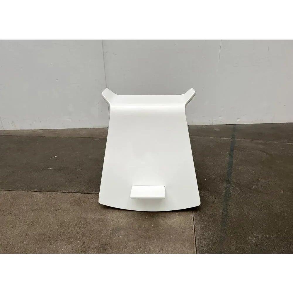Bois Tabouret à bascule minimaliste danois de Michael C. Poulsen en vente
