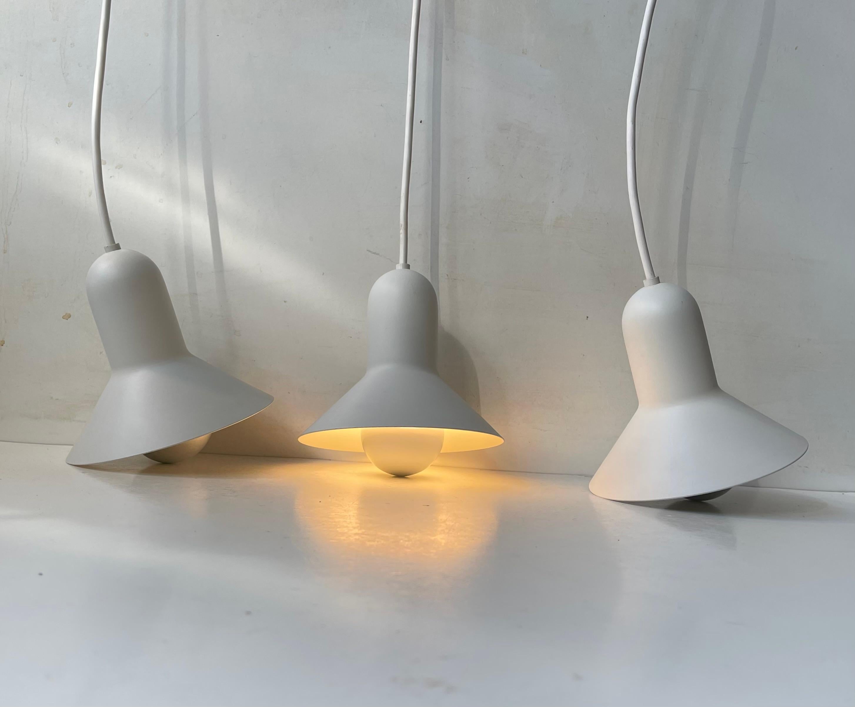 Lámpara colgante danesa minimalista de confeti blanco de Claus Bonderup - Focus, años 70 Danés en venta