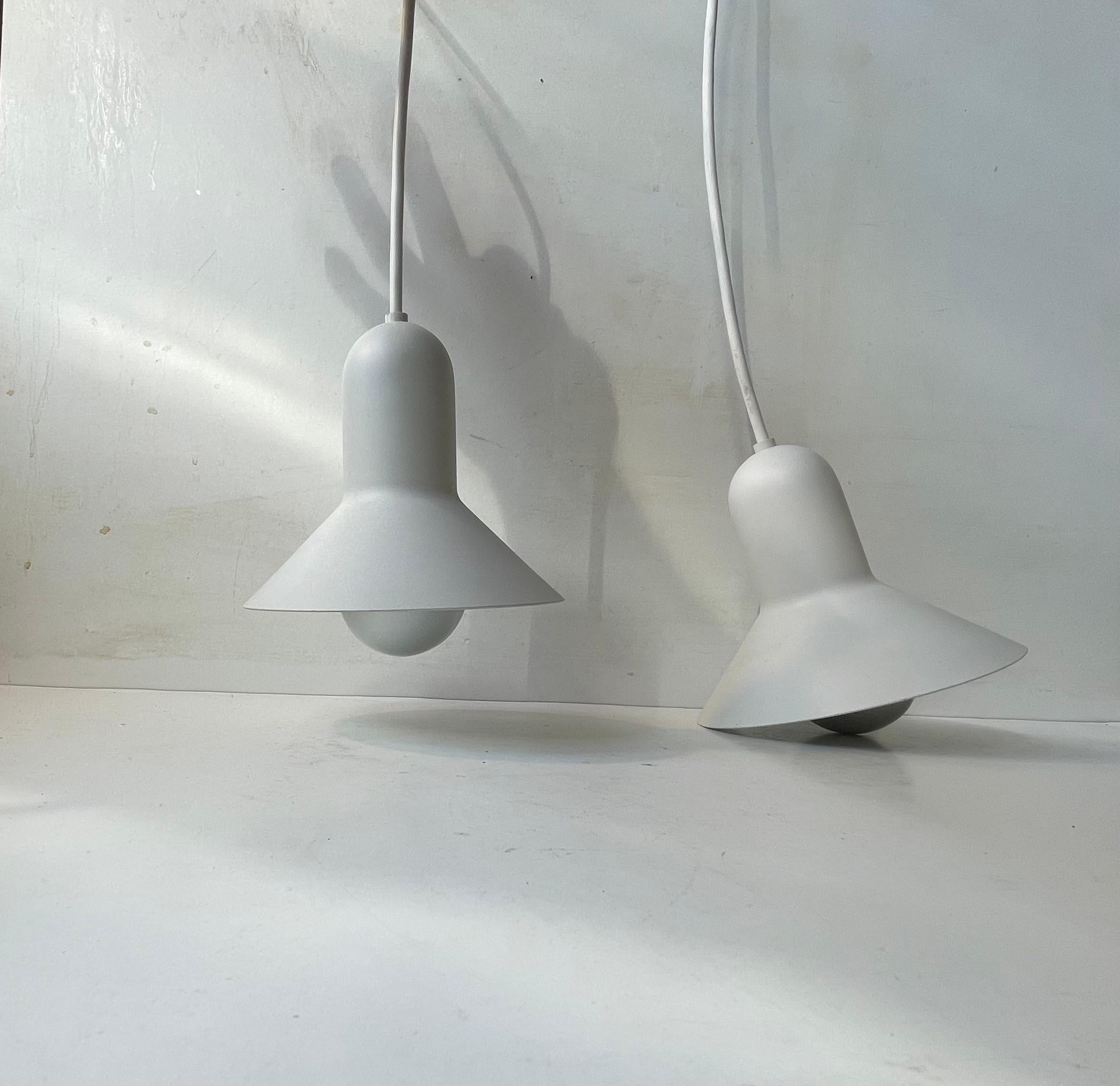 Lámpara colgante danesa minimalista de confeti blanco de Claus Bonderup - Focus, años 70 Recubrimiento de polvo en venta