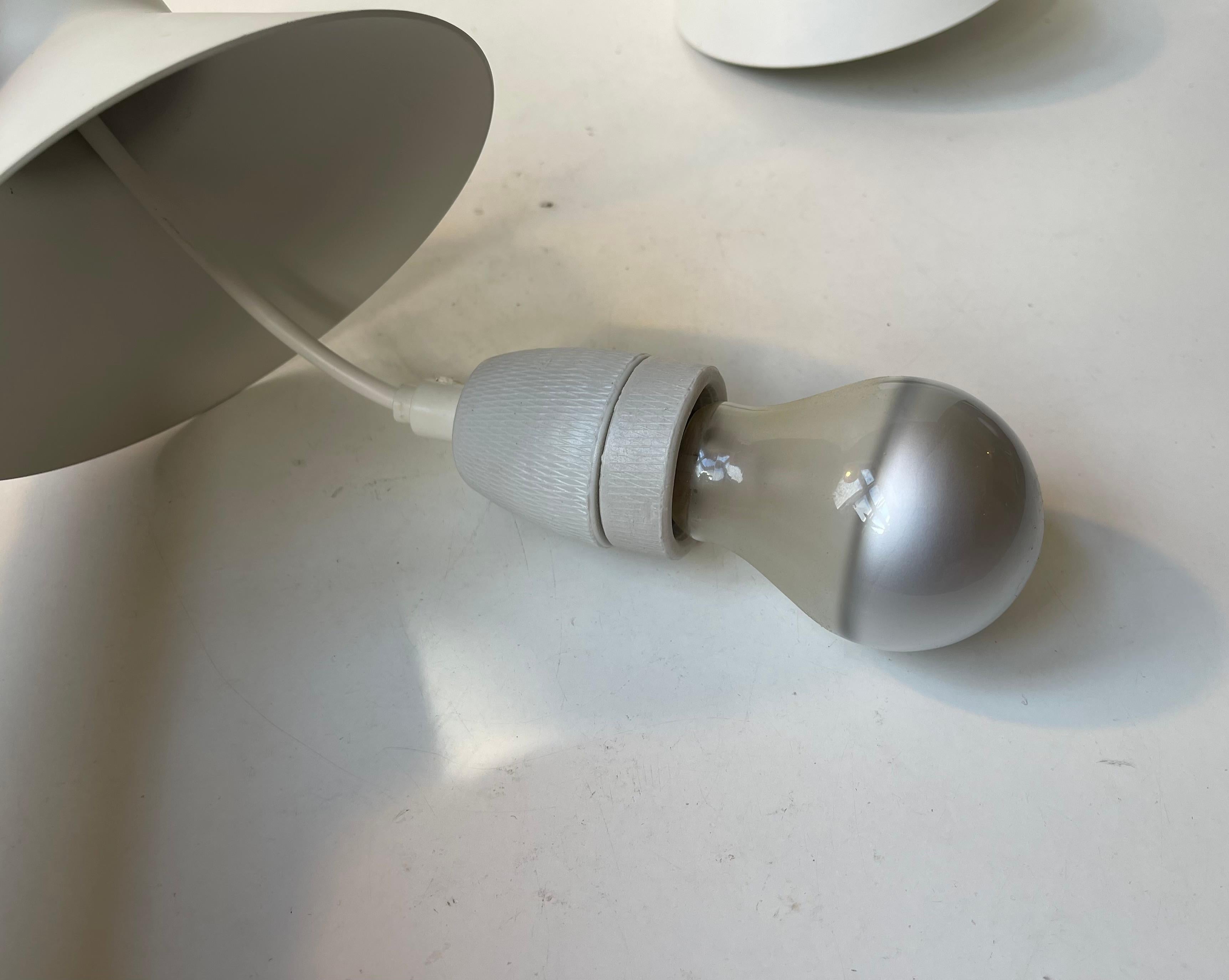 Lámpara colgante danesa minimalista de confeti blanco de Claus Bonderup - Focus, años 70 Metal en venta