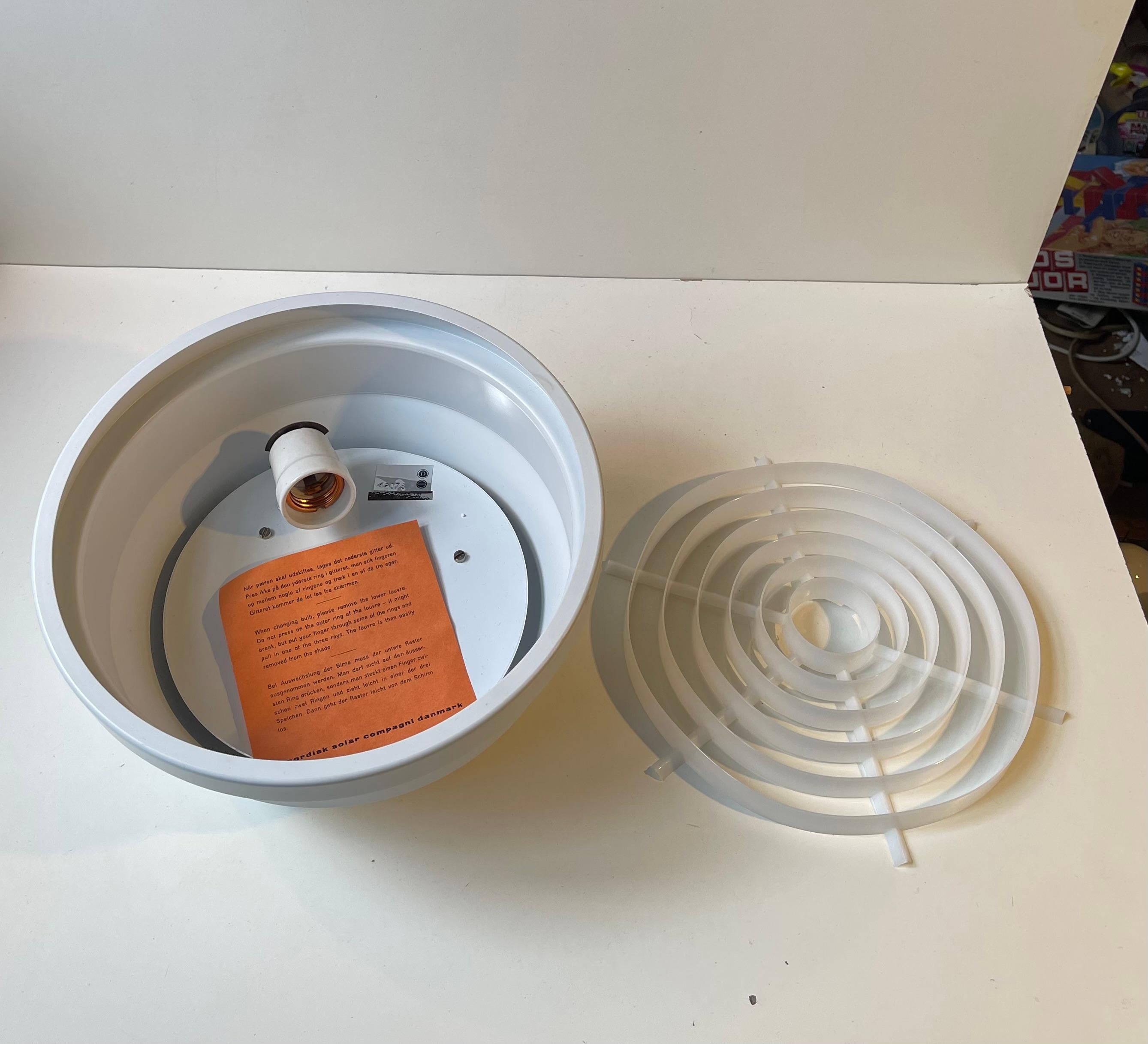 Dänische minimalistische weiße Unterputzdose von Svend Middelboe für Nordisk Solar, 1970er Jahre (Ende des 20. Jahrhunderts) im Angebot