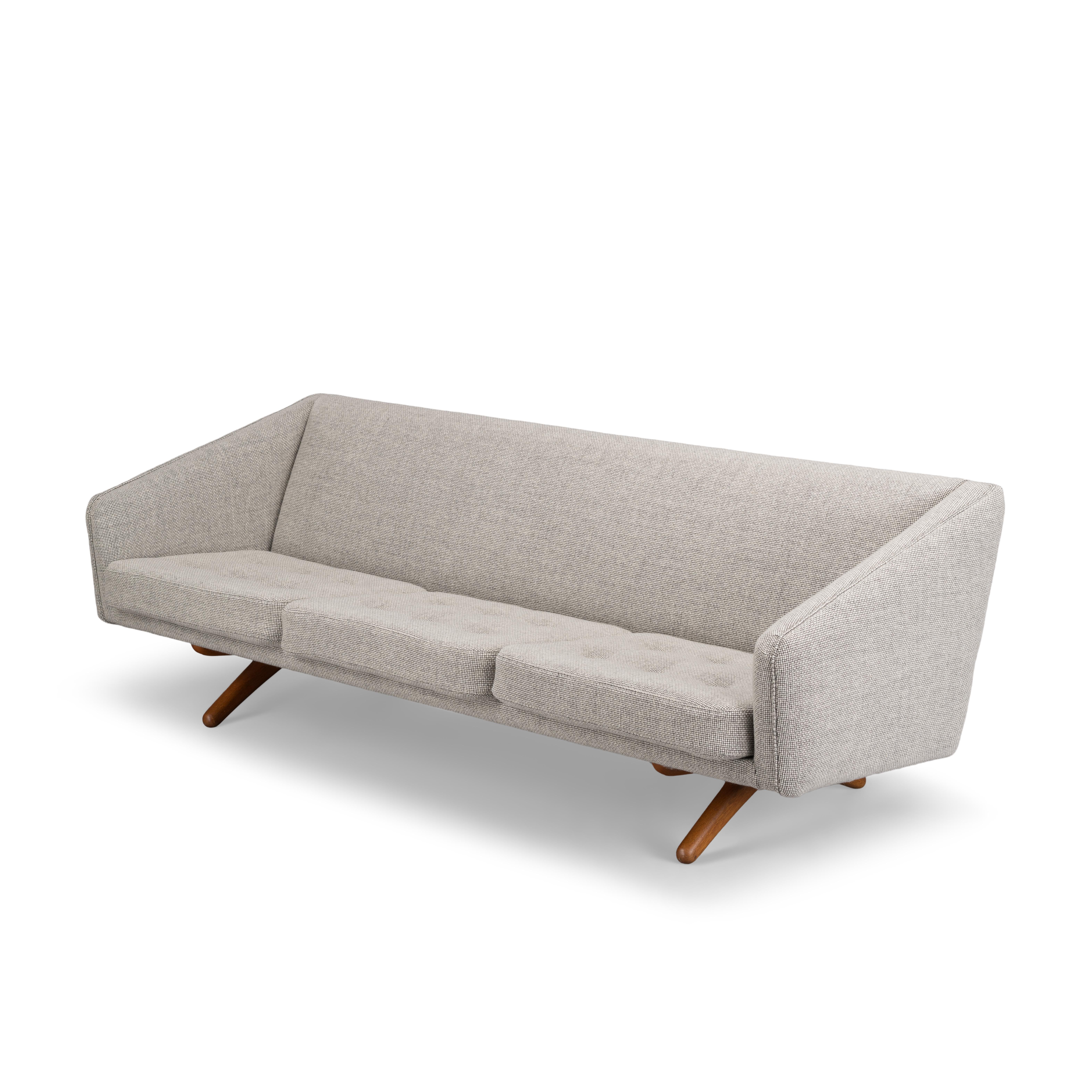 Danish ML-90 Reupholstered Sofa by Illum Wikkelsø for Michael Laursen, 1960s In Good Condition In Elshout, NL