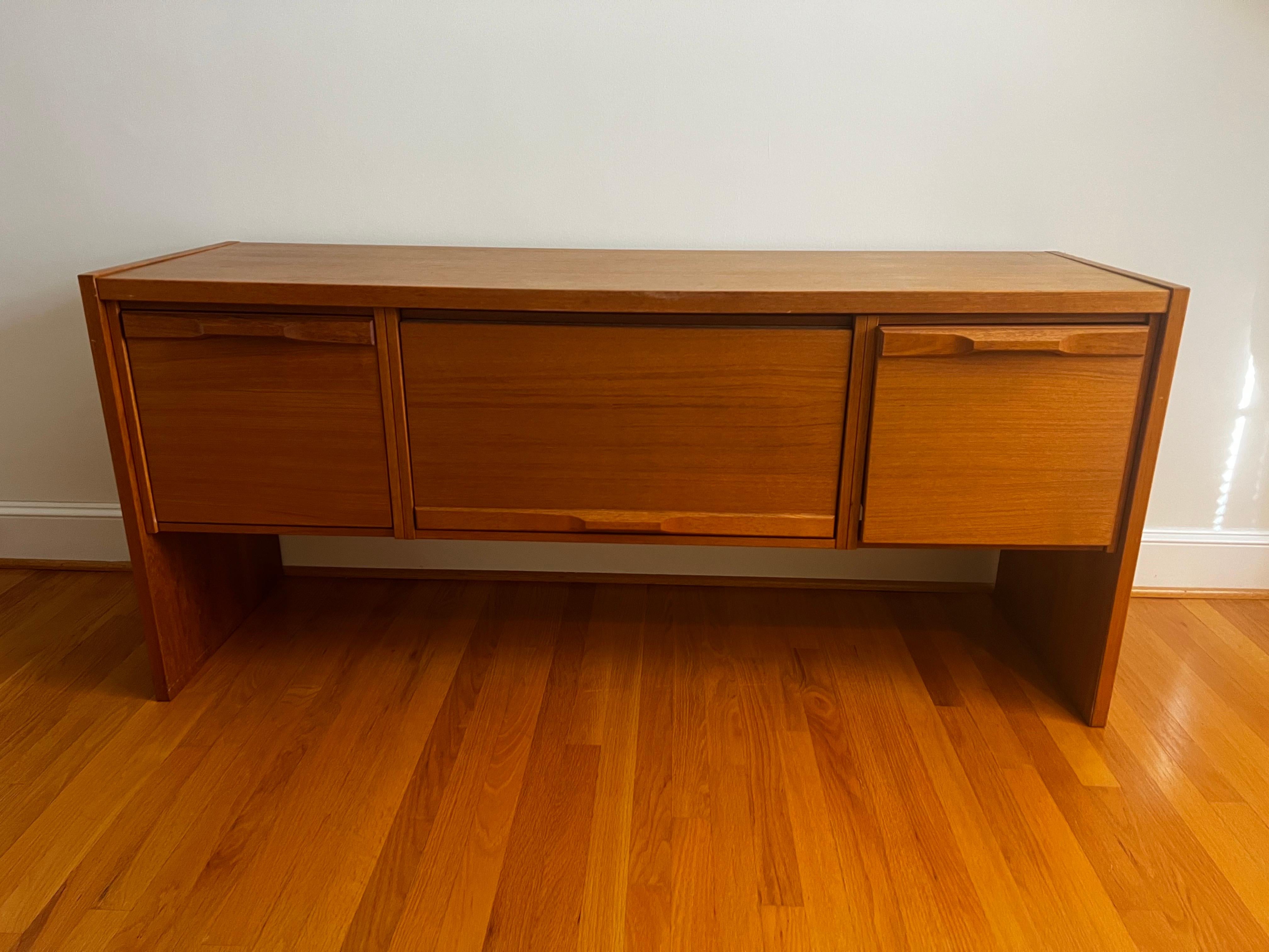 Danish Mobler Teak Wood Filing Cabinet/Credenza - Mid Century Modern For Sale 7