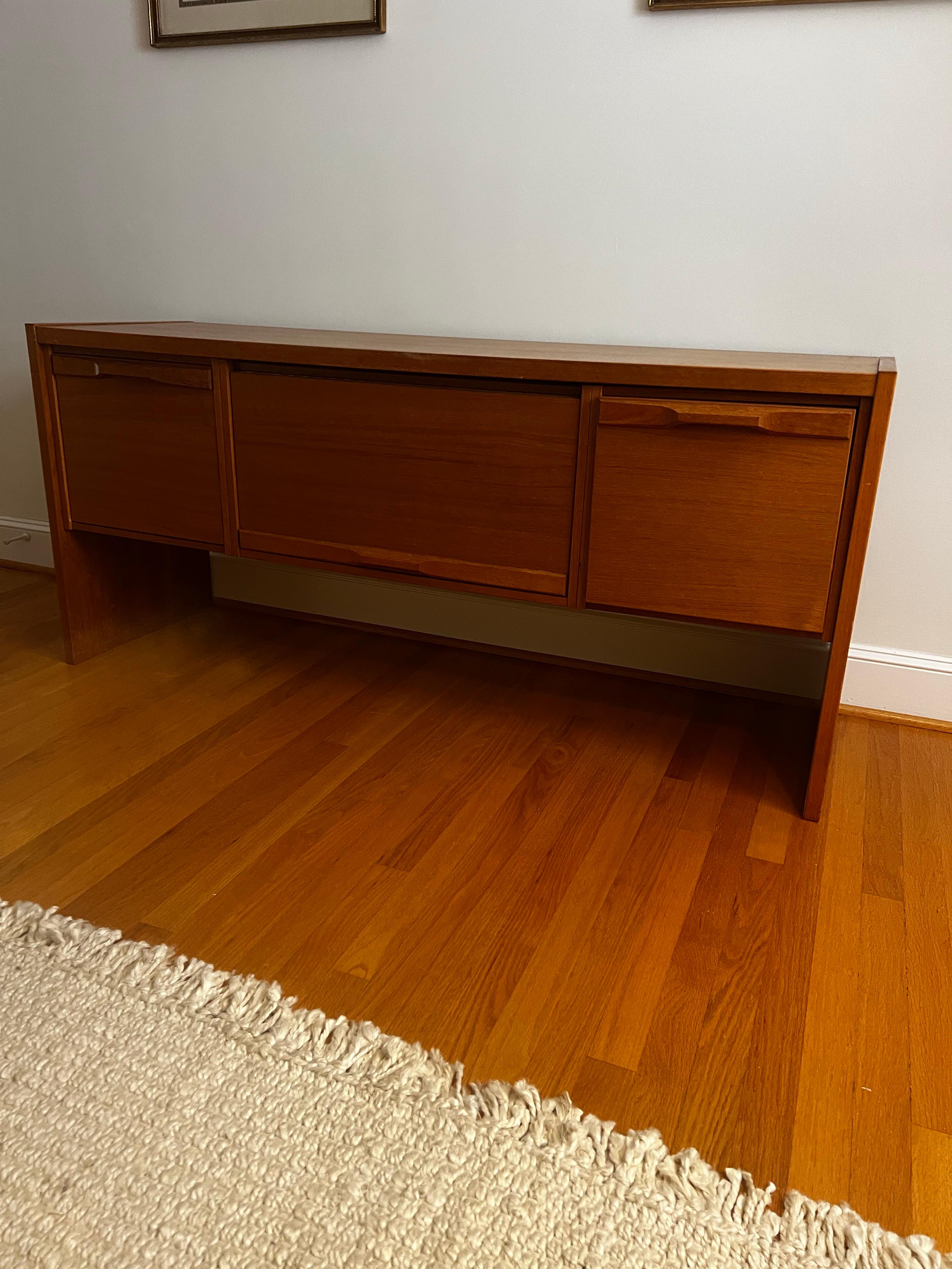Danish Mobler Teak Wood Filing Cabinet/Credenza - Mid Century Modern For Sale 4