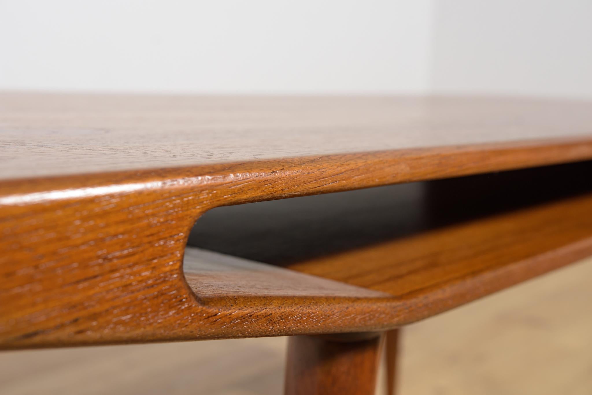 Table basse danoise en teck modèle 100 de Omann Jun, Danemark, années 1950 en vente 3