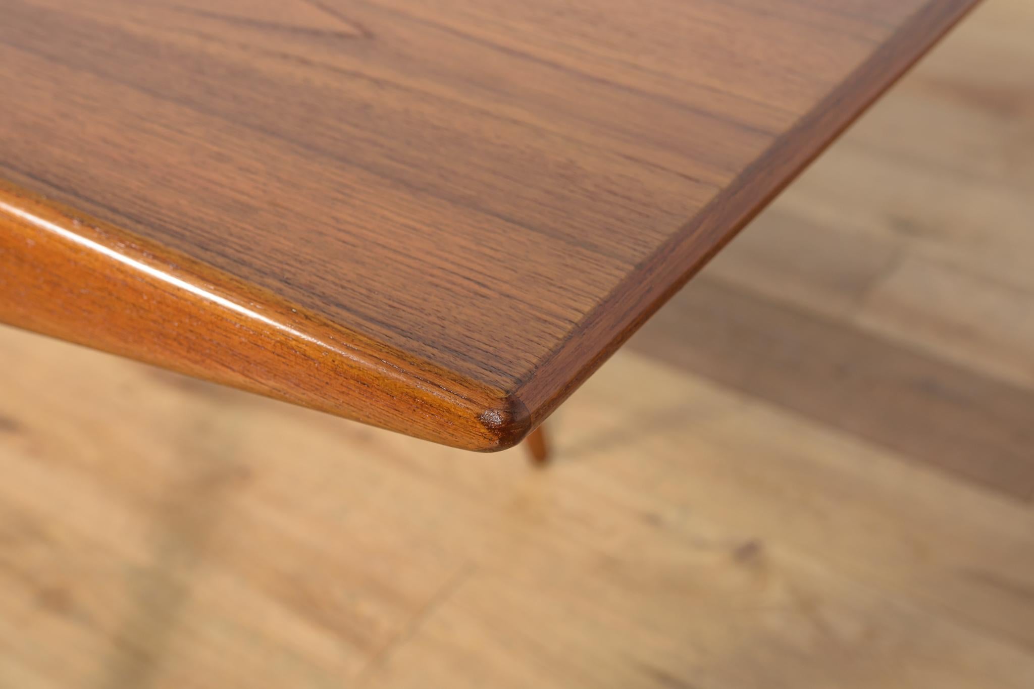 Table basse danoise en teck modèle 100 de Omann Jun, Danemark, années 1950 en vente 4