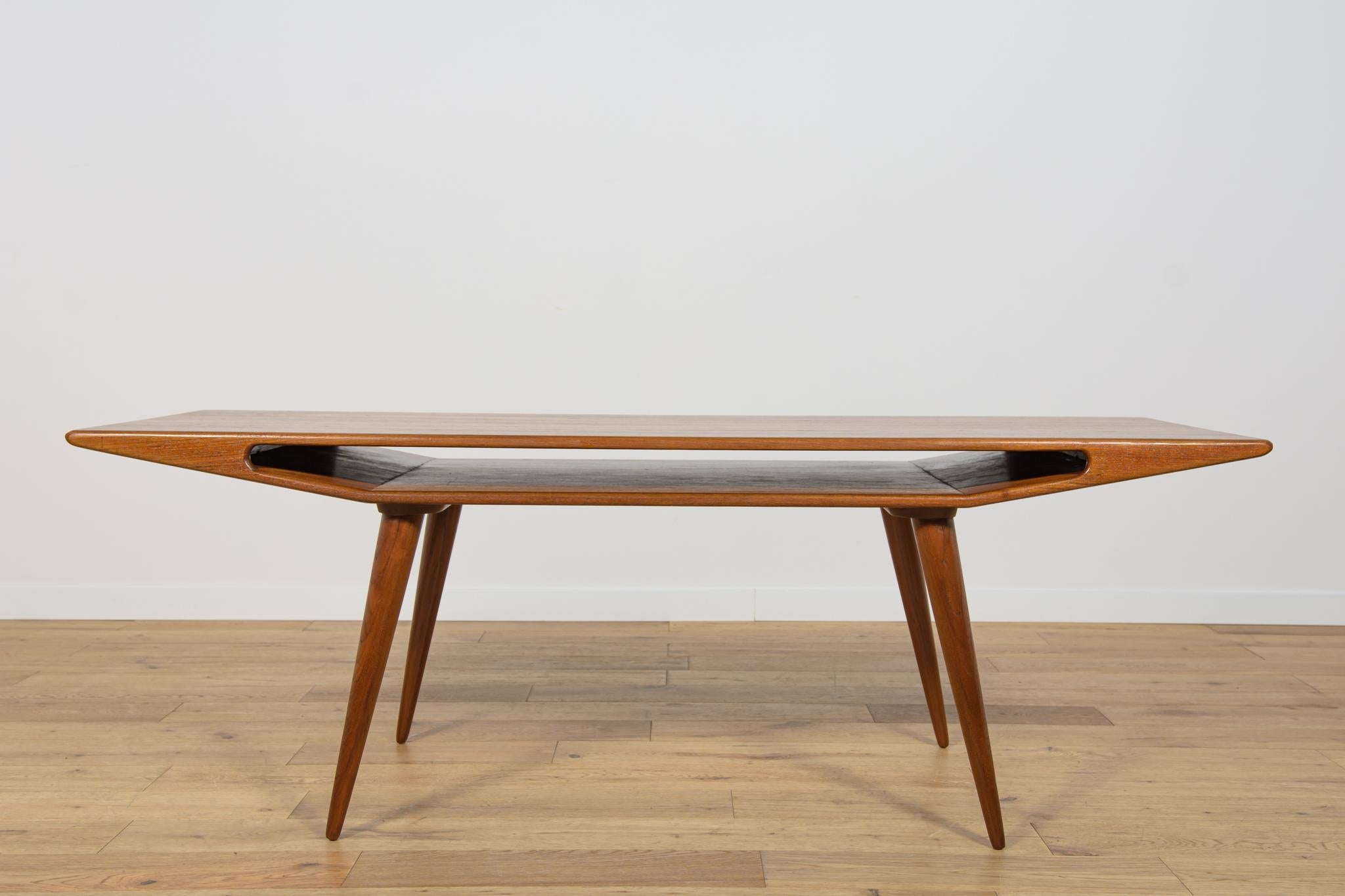 Mid-Century Modern Table basse danoise en teck modèle 100 de Omann Jun, Danemark, années 1950 en vente