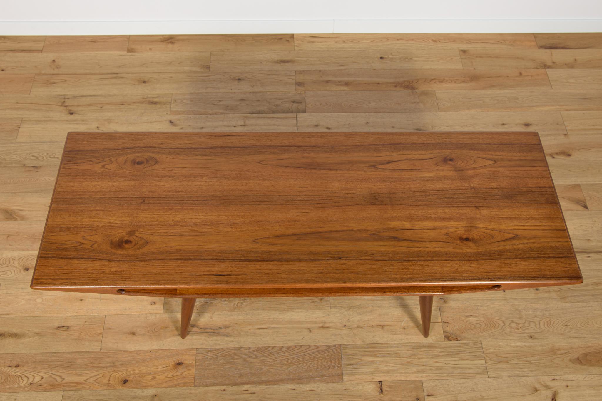 Danois Table basse danoise en teck modèle 100 de Omann Jun, Danemark, années 1950 en vente