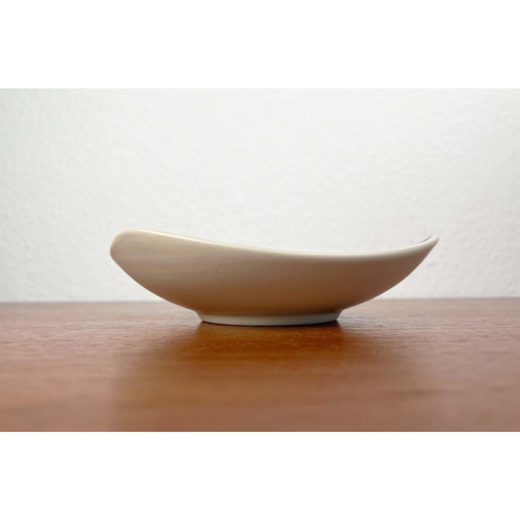 Danish Model 2071 Studio Pottery Bowl with Flower Design from Søholm, 1960s For Sale 6