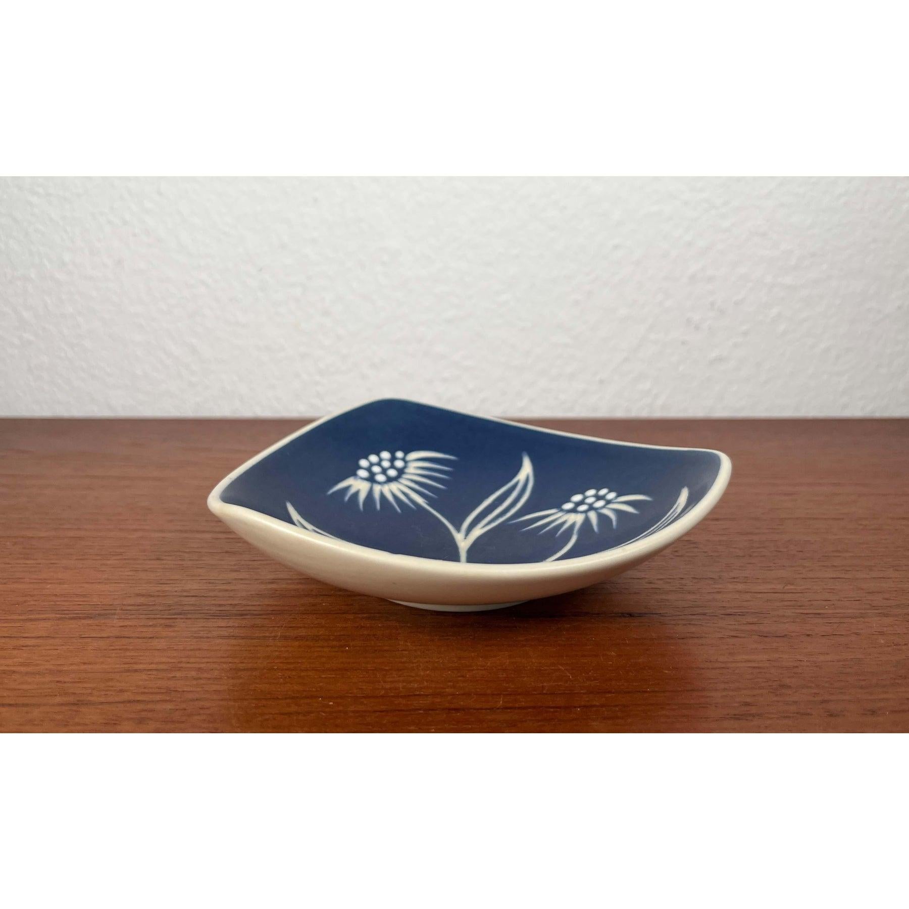 Danish Model 2071 Studio Pottery Bowl with Flower Design from Søholm, 1960s For Sale 7