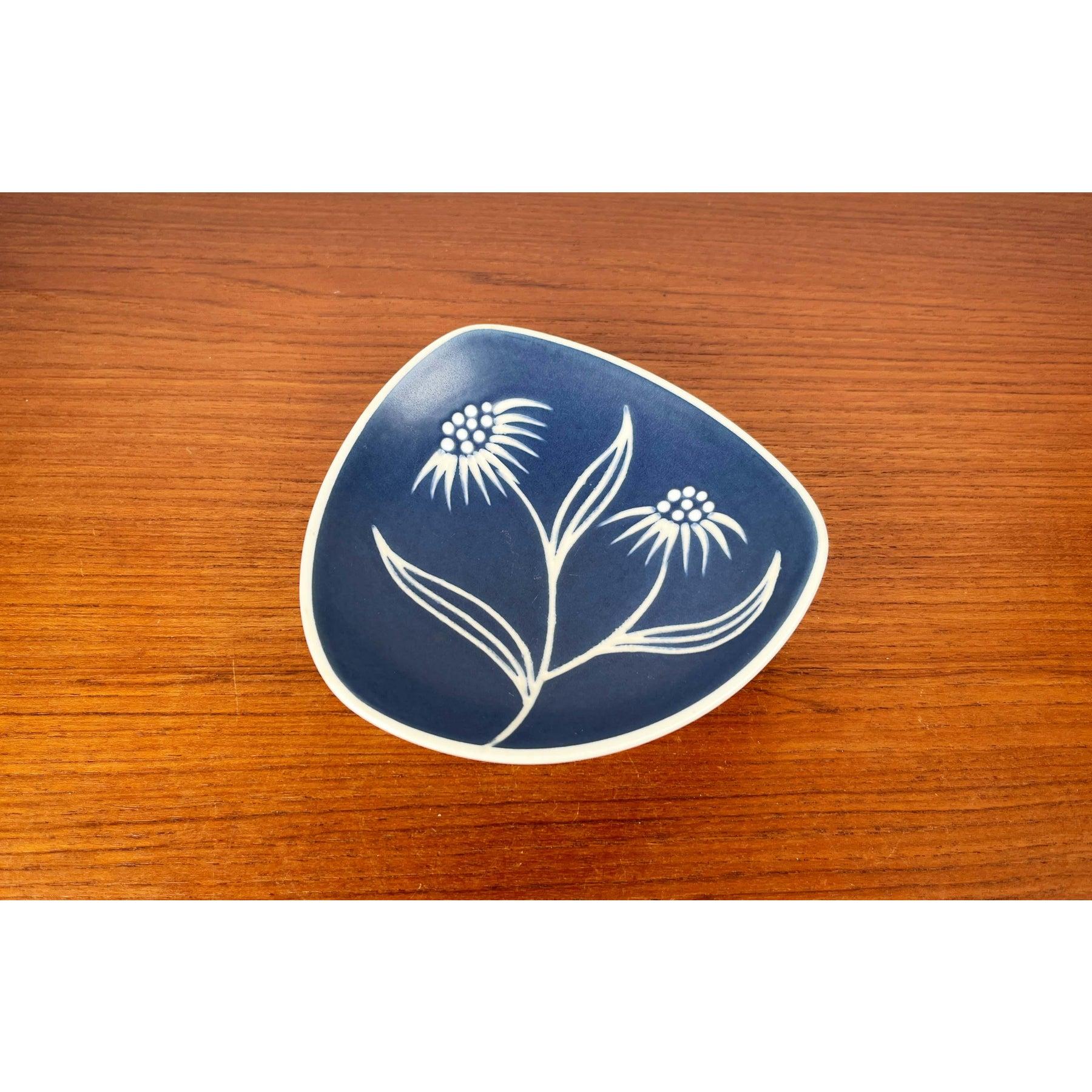 Danish Model 2071 Studio Pottery Bowl with Flower Design from Søholm, 1960s In Good Condition For Sale In Hamburg, DE