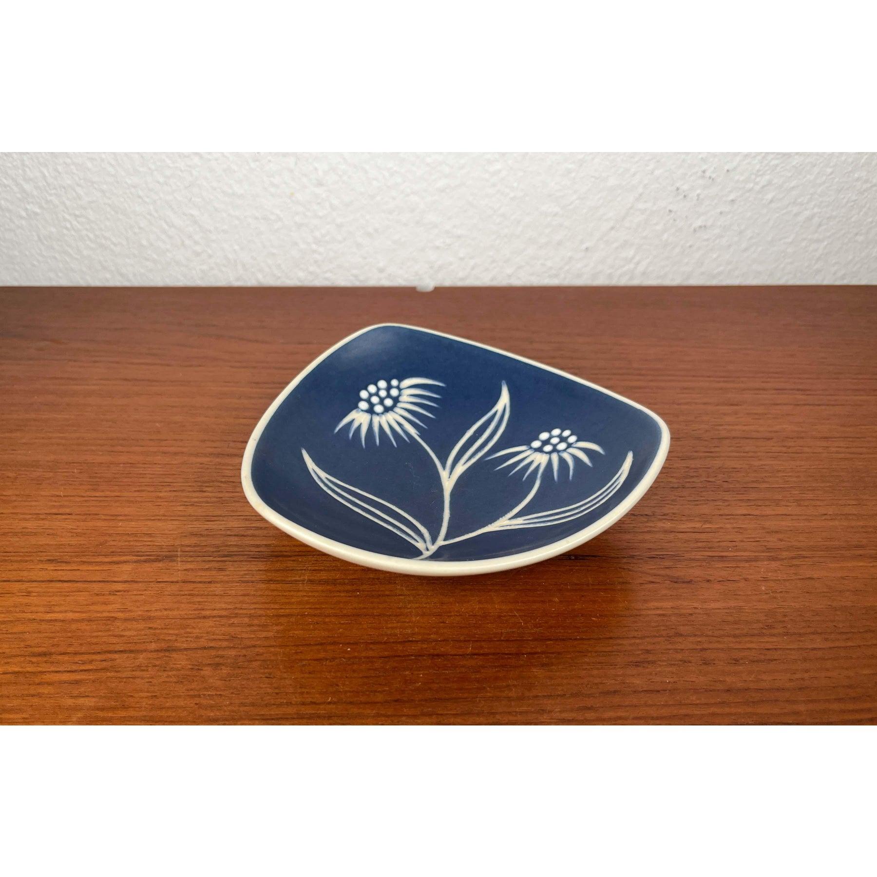 Danish Model 2071 Studio Pottery Bowl with Flower Design from Søholm, 1960s For Sale 1