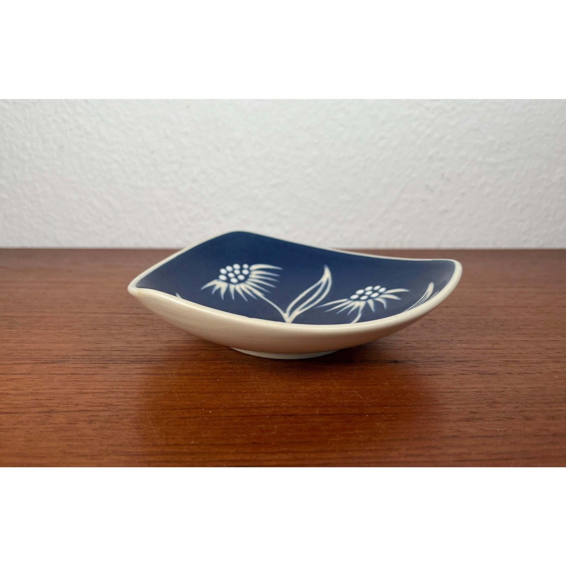 Danish Model 2071 Studio Pottery Bowl with Flower Design from Søholm, 1960s For Sale 3