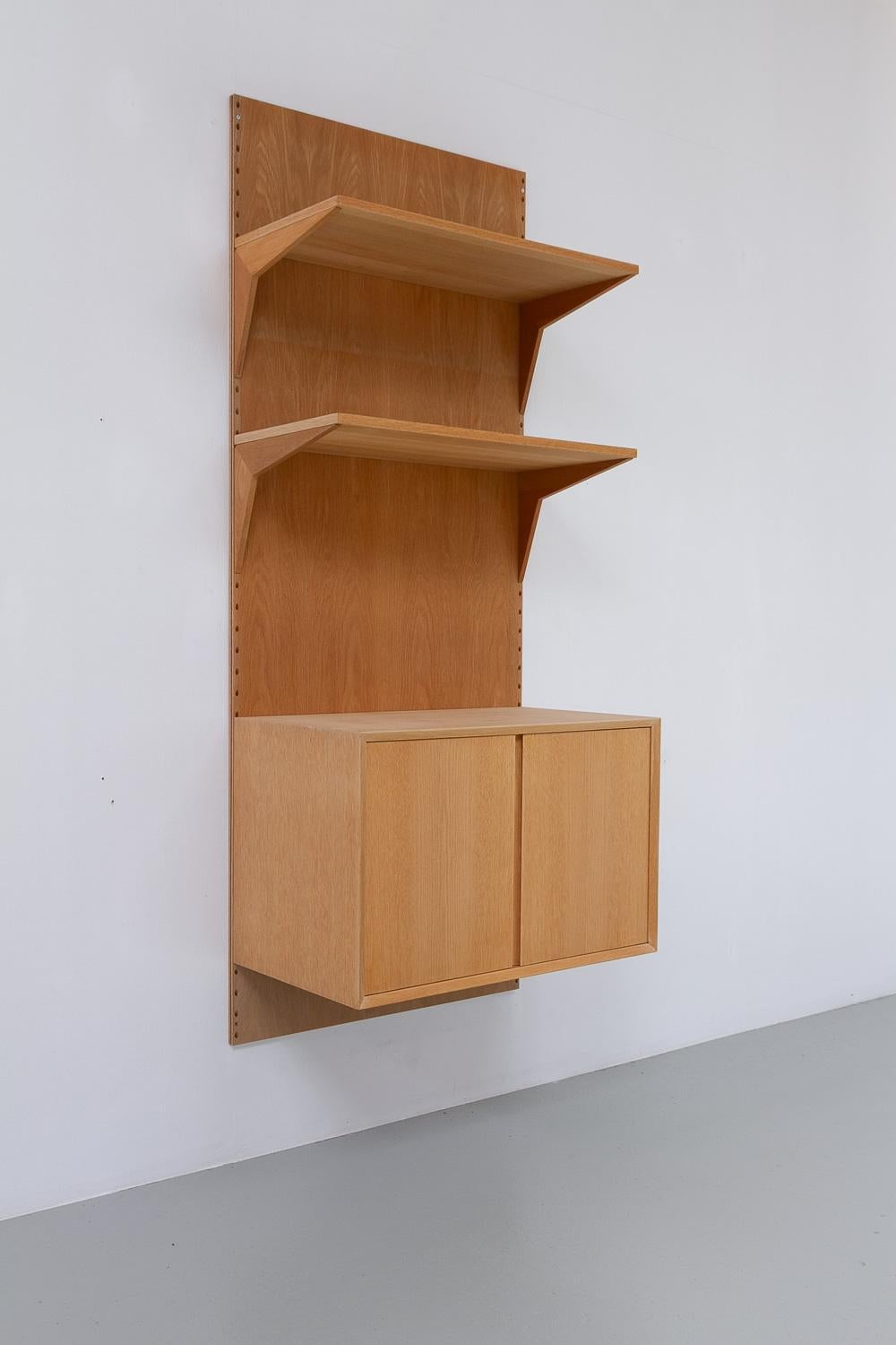 Parete attrezzata moderna danese a 1 campata modulare in Oak di Poul Cadovius per Cado 1960.

Sistema di scaffalatura scandinavo a 1 campata modello Cado con pannello posteriore. Si tratta di una libreria galleggiante vintage originale progettata