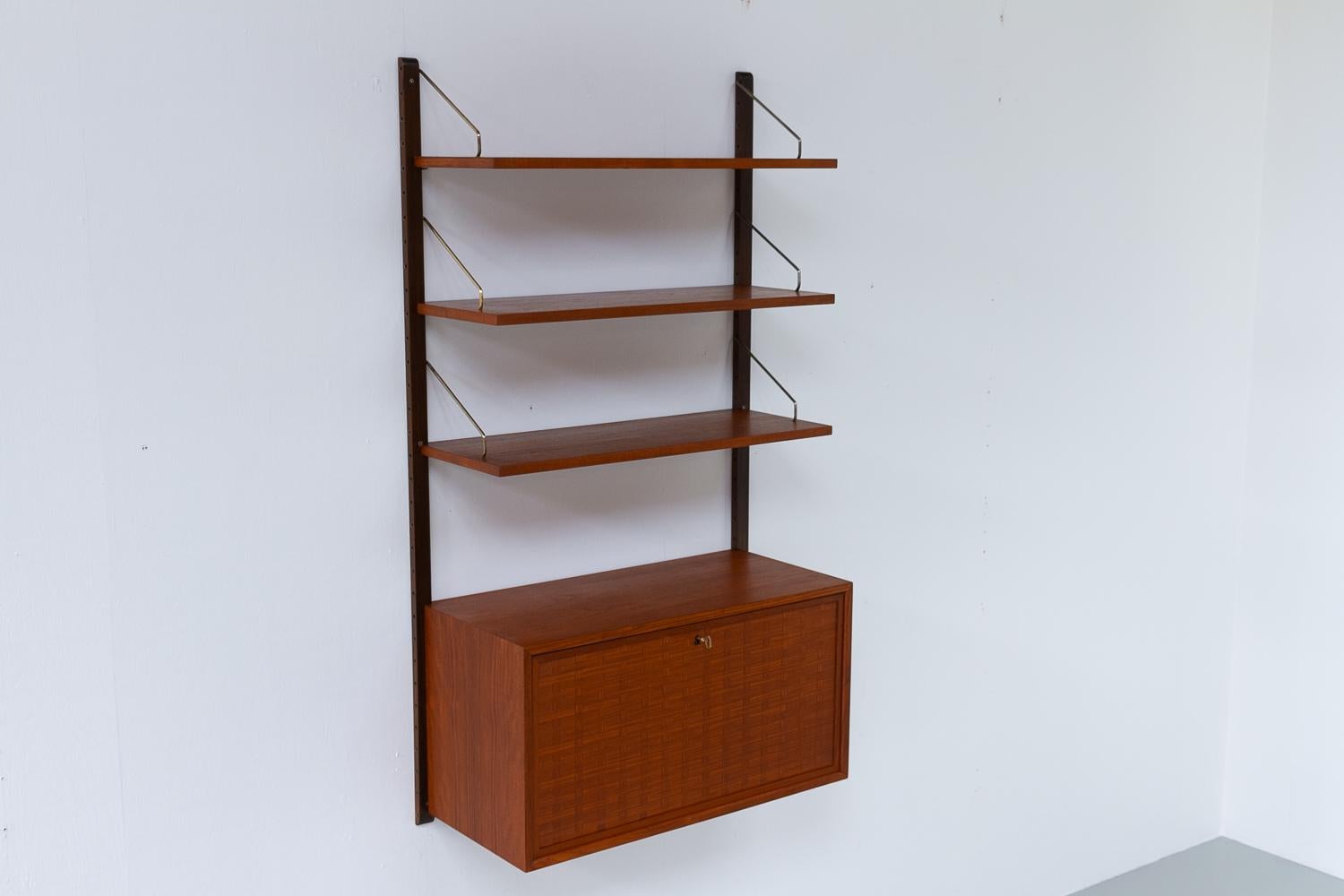 Danish Modern 1-Bay Modular Teak Wall Unit by Poul Cadovius for Cado, 1960s.

Mid-Century Modern 1 bay shelving system model Royal. This is an original vintage floating bookcase designed in 1948 by Danish architect Poul Cadovius. 
Cadovius had the