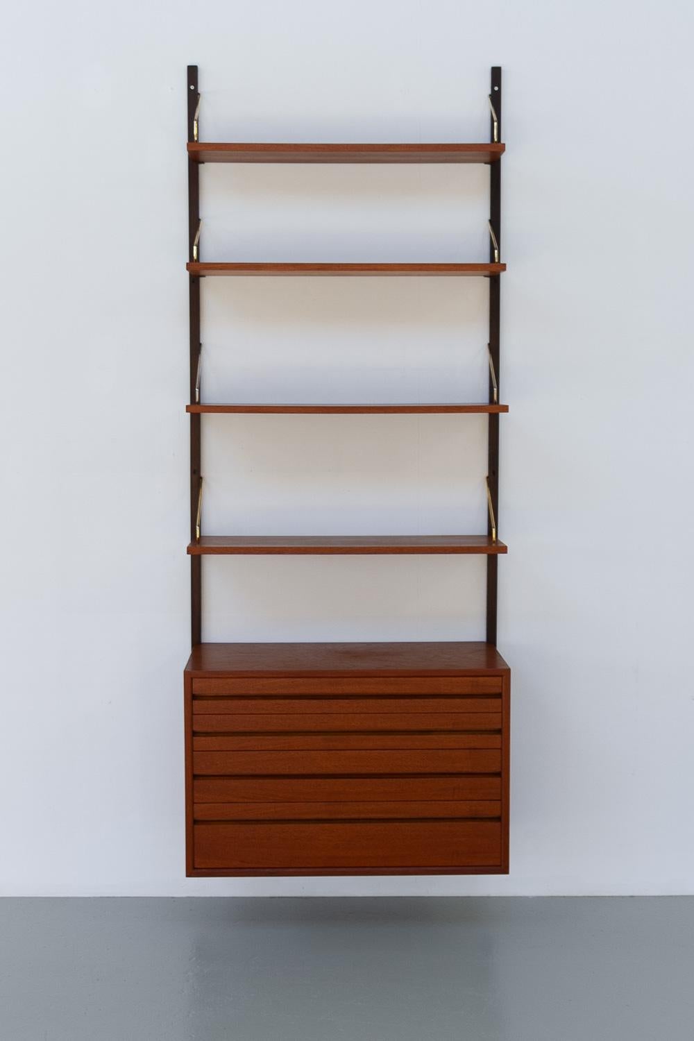 Danish Modern 1-Bay Modular Teak Wall Unit by Poul Cadovius for Cado, 1960s.

Mid-Century Modern 1 bay shelving system model Royal. This is an original vintage floating bookcase designed in 1948 by Danish architect Poul Cadovius. 
Cadovius had the