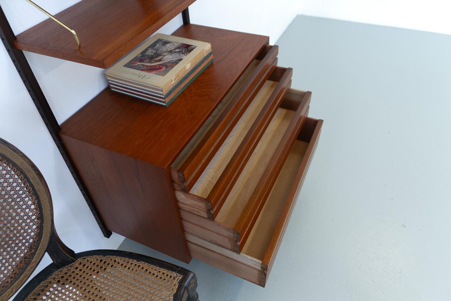Danish Modern 1-Bay Modular Teak Wall Unit by Poul Cadovius for Cado, 1960s. 15