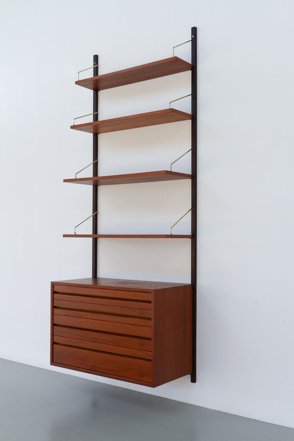 Danish Modern 1-Bay Modular Teak Wall Unit by Poul Cadovius for Cado, 1960s. In Good Condition In Asaa, DK