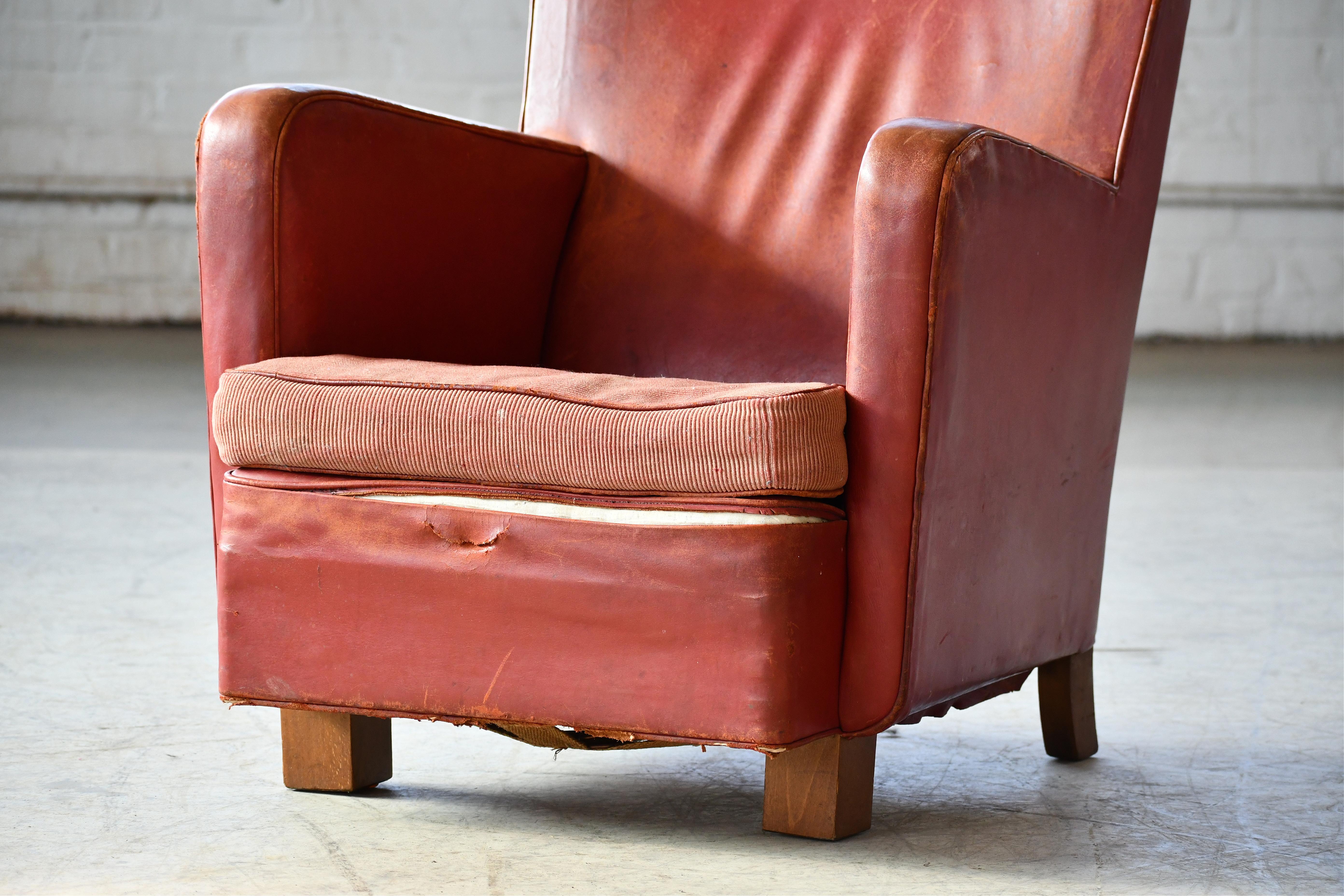 Milieu du XXe siècle Chaise longue géométrique danoise moderne des années 1930 en cuir rougeâtre V