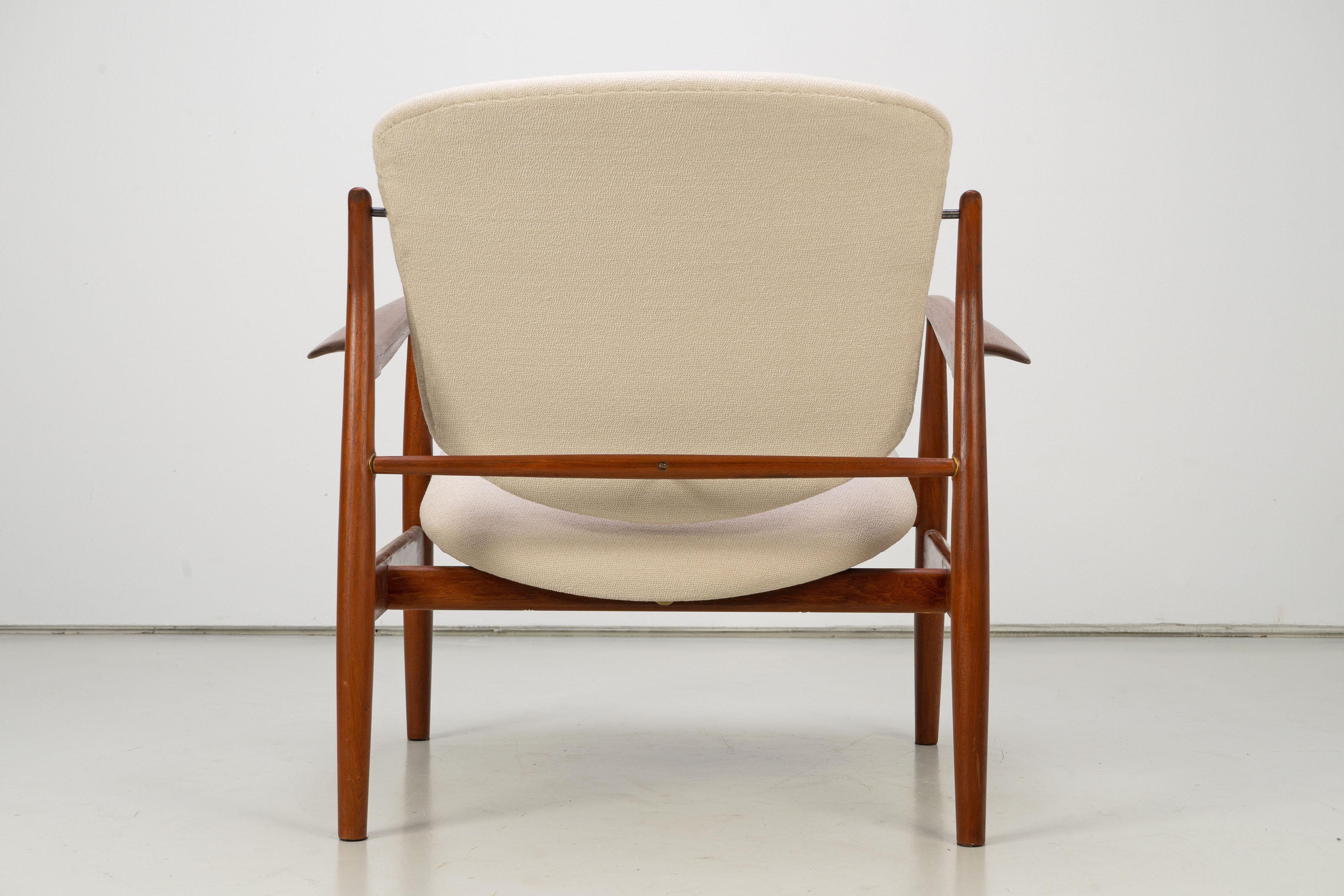 Danish Modern 1950 by Finn Juhl Lounge Chair Teak Wool Fabric Cream White For Sale 2