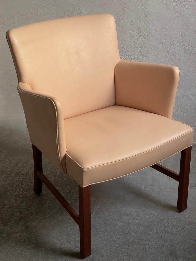 Dänischer moderner Sessel aus dem Jahr 1960 von Tischlermeister Jacob Kjaer im Angebot 3