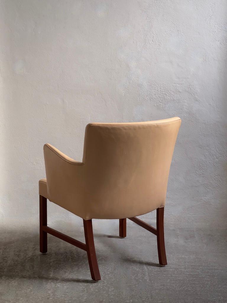 Dänischer moderner Sessel aus dem Jahr 1960 von Tischlermeister Jacob Kjaer (Skandinavische Moderne) im Angebot