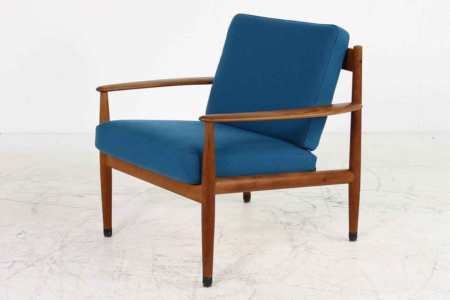 Grete Jalk teak easy chair, very good condition, the teak frame is in a really fantastic condition, new upholstery and new woven fabric in petrol. Fantastic look!