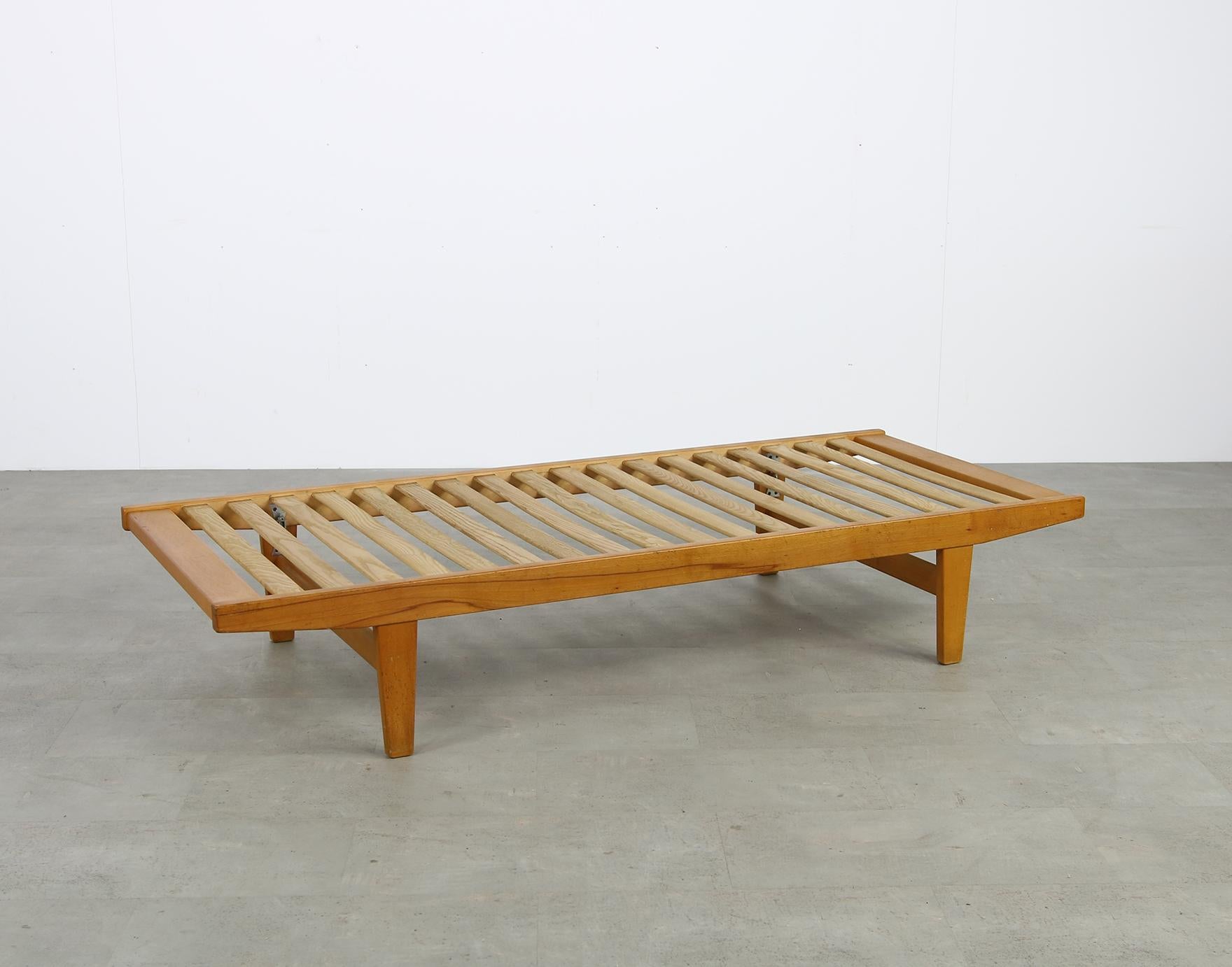 Danish Modern 1960s Poul M. Volther Beechwood Daybed Mod. H9 by FDB Mobler, Sofa 2