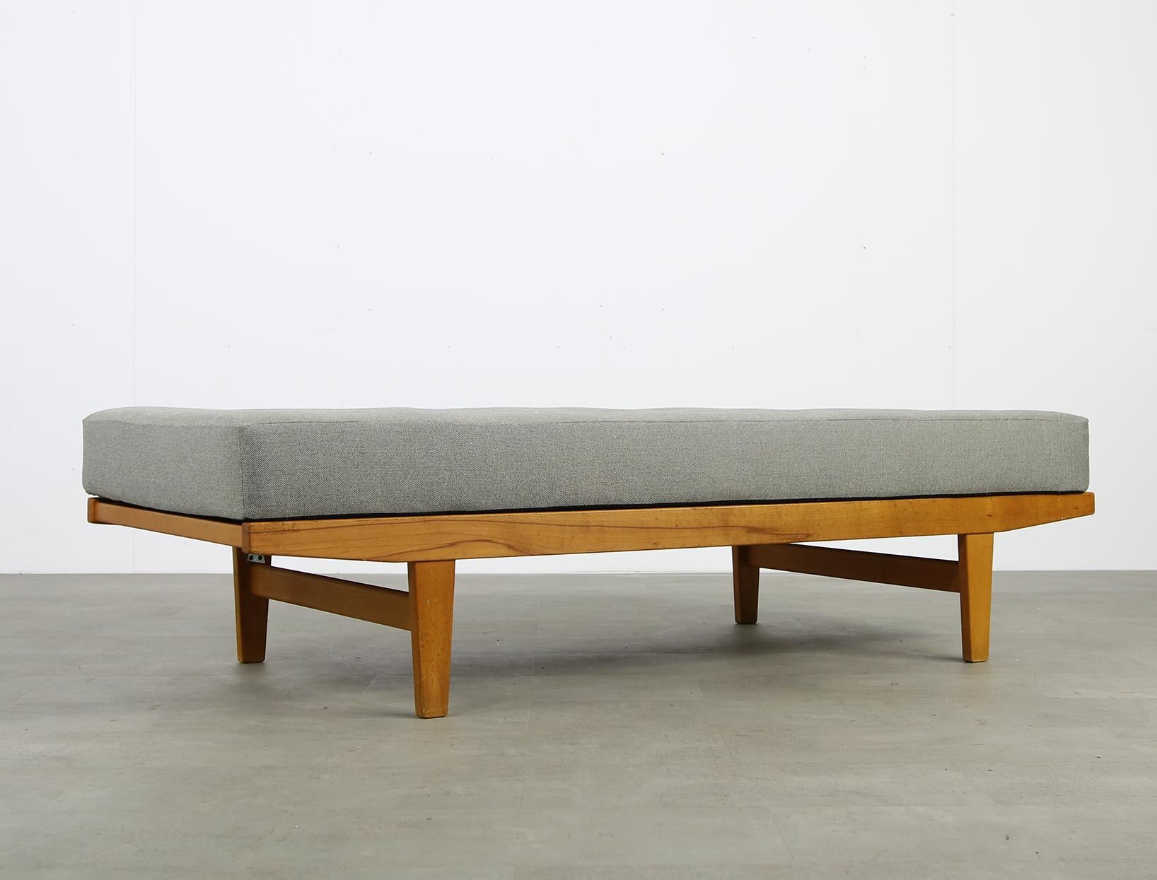 Dänische Moderne 1960er Jahre Poul M. Volther Buchenholz Daybed Mod. H9 von FDB Mobler:: Sofa (Moderne der Mitte des Jahrhunderts)