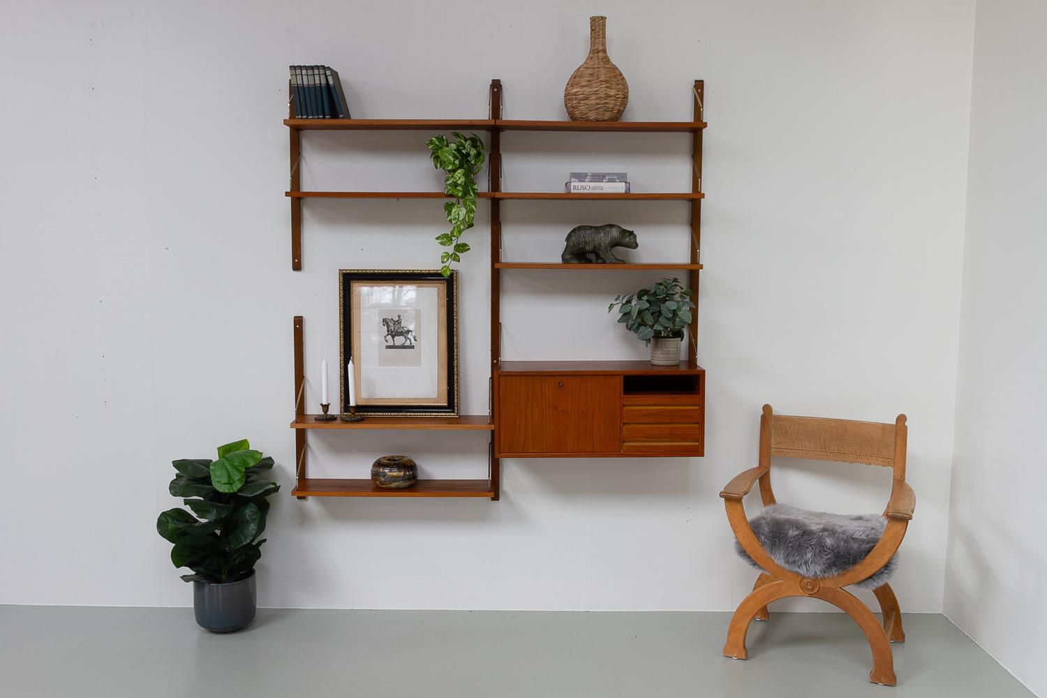 Danish Modern 2-Bay Modular Teak Wall Unit by Poul Cadovius for Cado, 1950s. For Sale 7