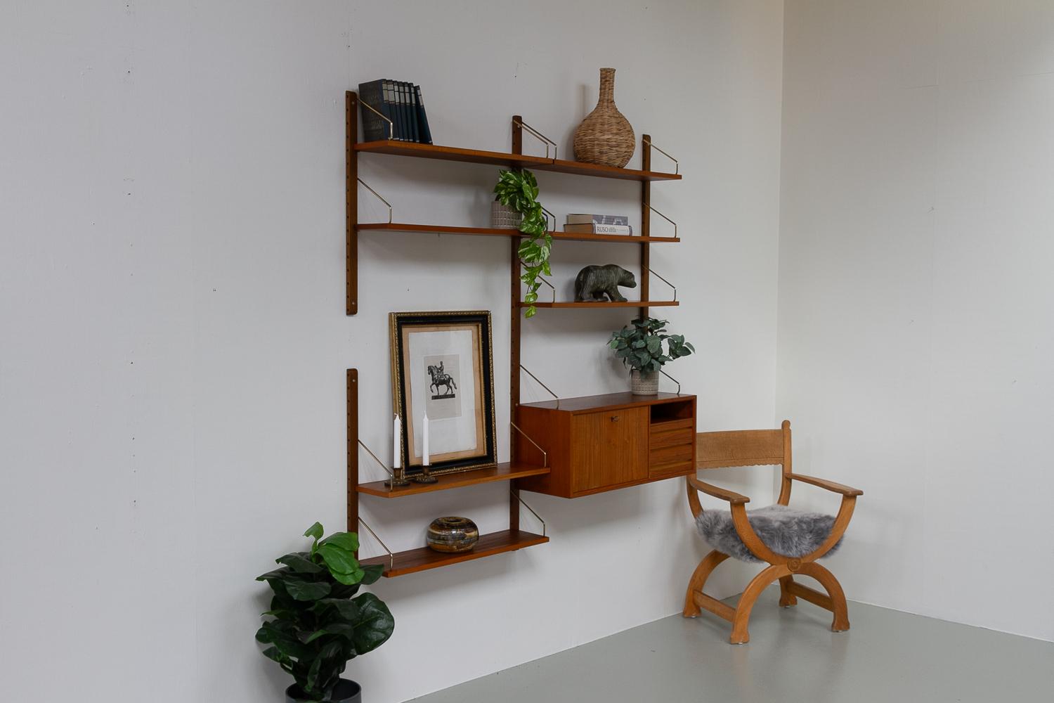 Danish Modern 2-Bay Modular Teak Wall Unit by Poul Cadovius for Cado, 1950s. For Sale 8
