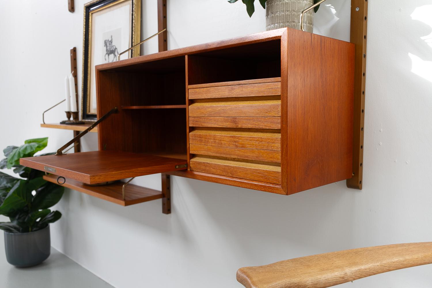 Danish Modern 2-Bay Modular Teak Wall Unit by Poul Cadovius for Cado, 1950s. For Sale 12
