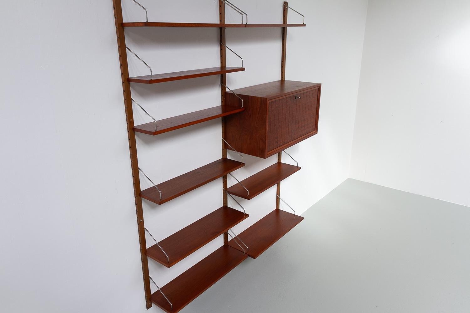 Danish Modern 2-Bay Modular Teak Wall Unit by Poul Cadovius for Cado, 1950s In Good Condition In Asaa, DK