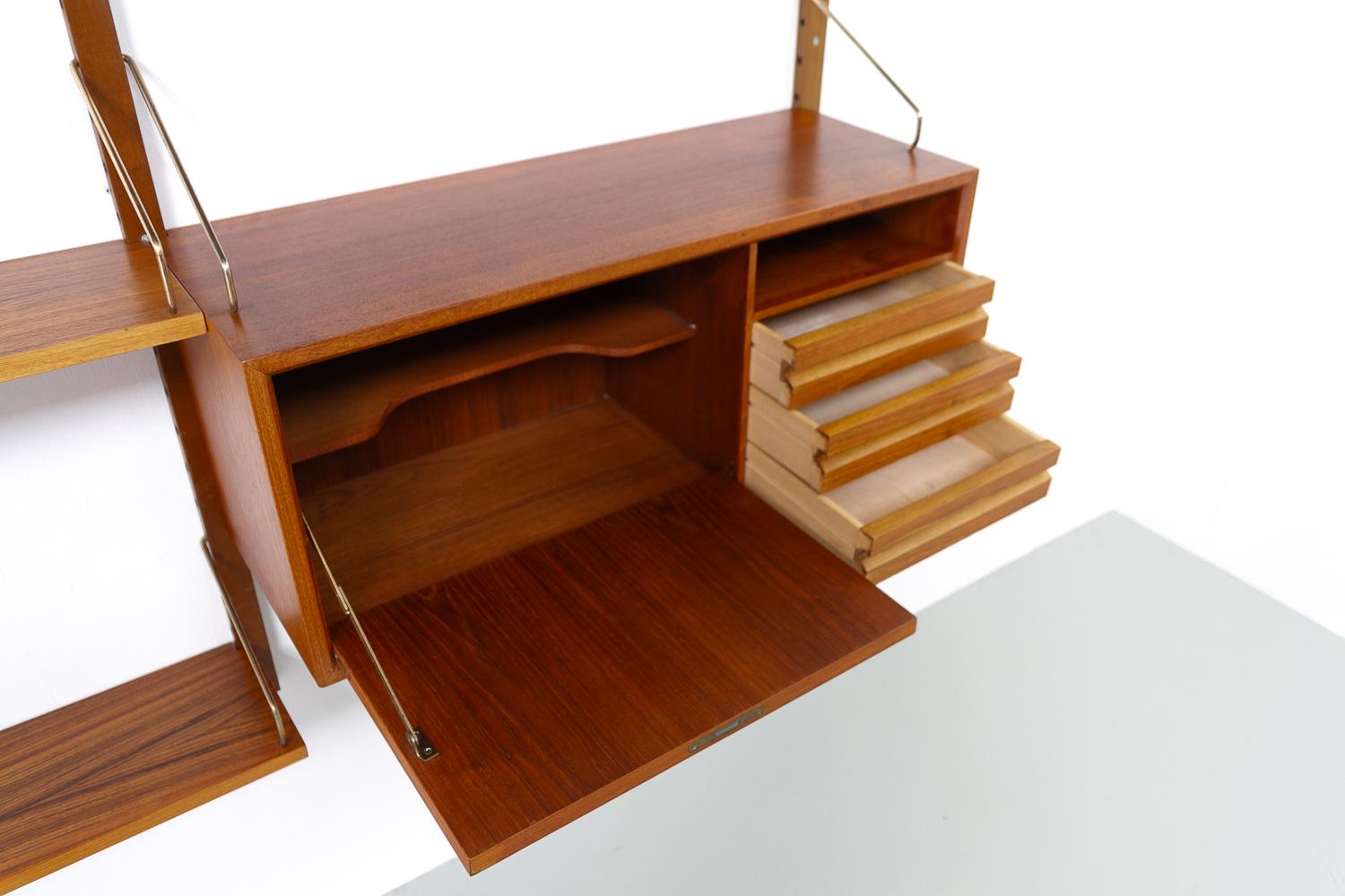 Danish Modern 2-Bay Modular Teak Wall Unit by Poul Cadovius for Cado, 1950s. In Good Condition For Sale In Asaa, DK
