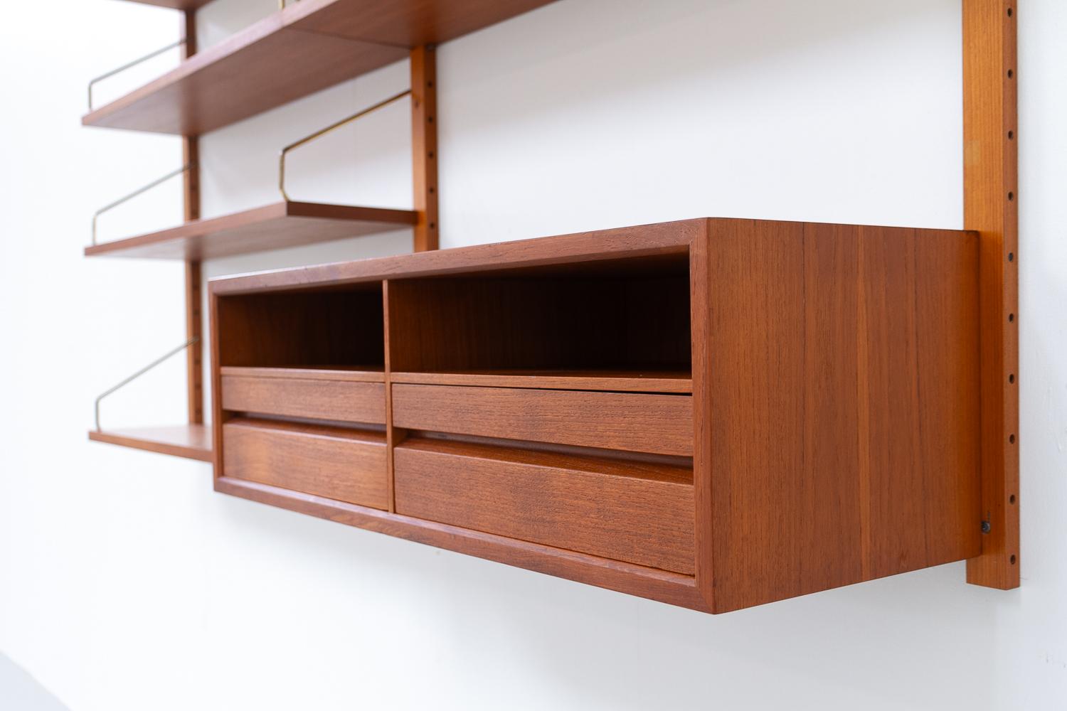 Danish Modern 2-Bay Modular Teak Wall Unit by Poul Cadovius for Cado, 1960s. For Sale 5