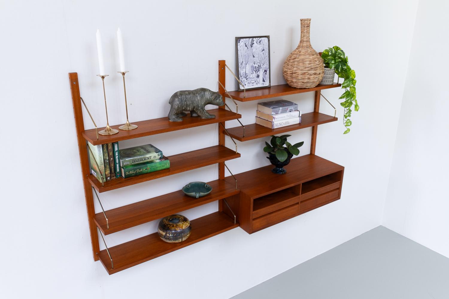 Danish Modern 2-Bay Modular Teak Wall Unit by Poul Cadovius for Cado, 1960s. For Sale 13