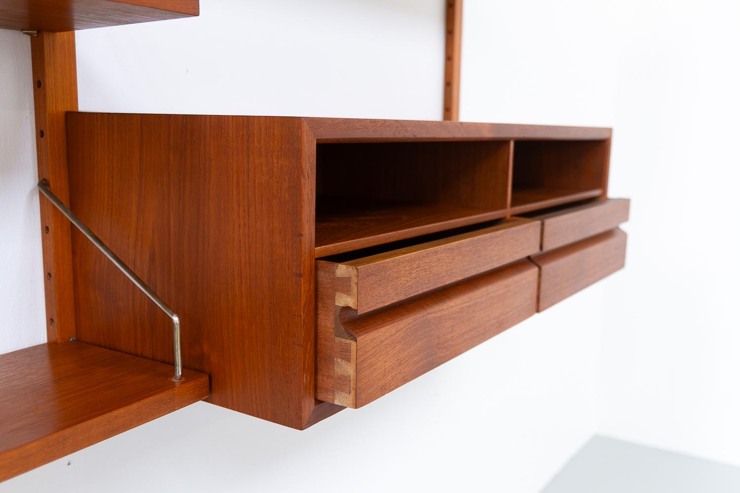 Mid-20th Century Danish Modern 2-Bay Modular Teak Wall Unit by Poul Cadovius for Cado, 1960s. For Sale