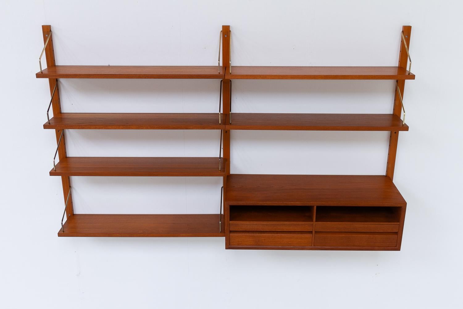 Danish Modern 2-Bay Modular Teak Wall Unit by Poul Cadovius for Cado, 1960s. For Sale 1