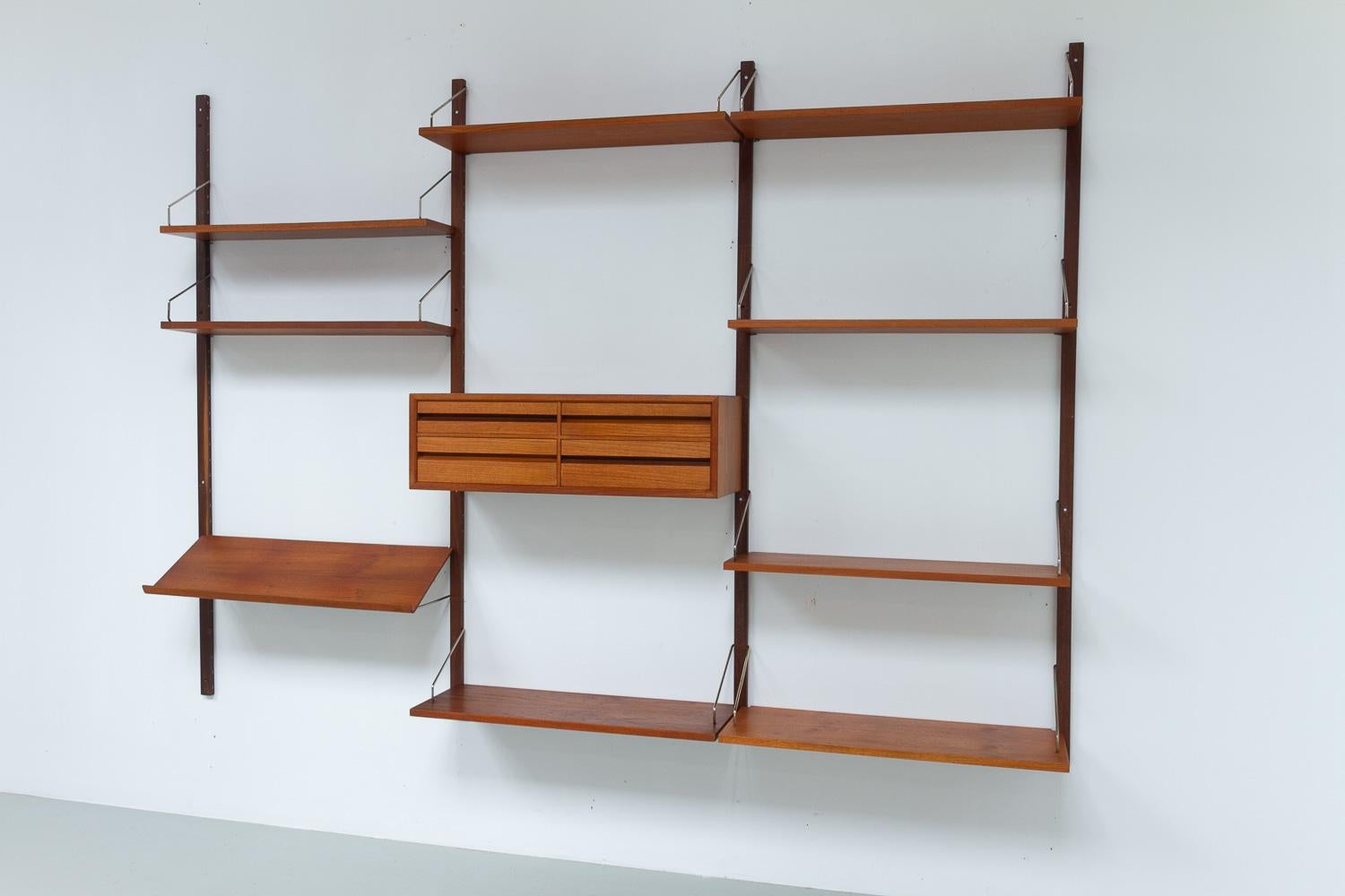 Danish Modern 3-Bay Modular Teak Wall Unit by Poul Cadovius for Cado, 1960s. For Sale 6