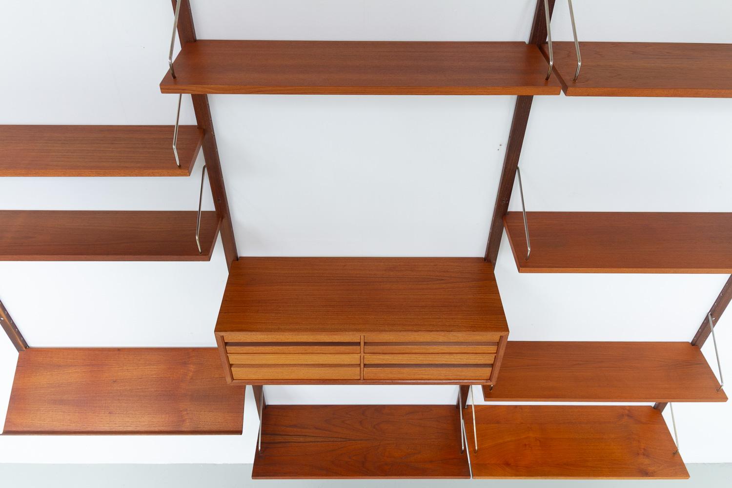 Danish Modern 3-Bay Modular Teak Wall Unit by Poul Cadovius for Cado, 1960s. For Sale 8
