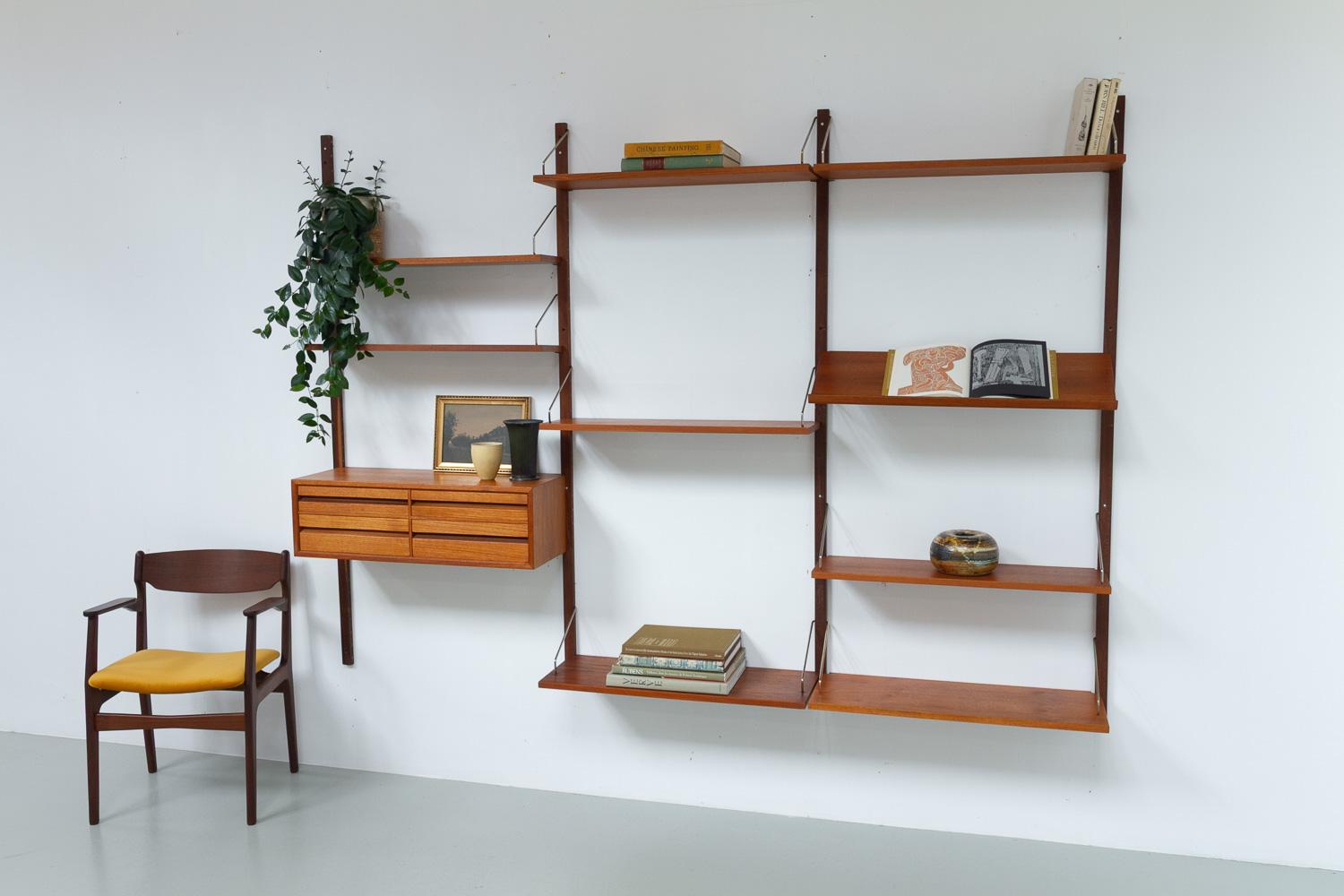 Danish Modern 3-Bay Modular Teak Wall Unit by Poul Cadovius for Cado, 1960s. For Sale 10