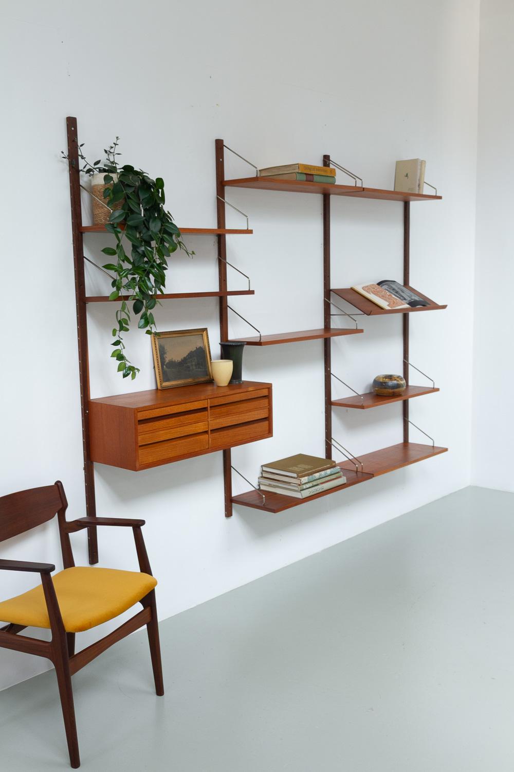 Danish Modern 3-Bay Modular Teak Wall Unit by Poul Cadovius for Cado, 1960s. For Sale 11